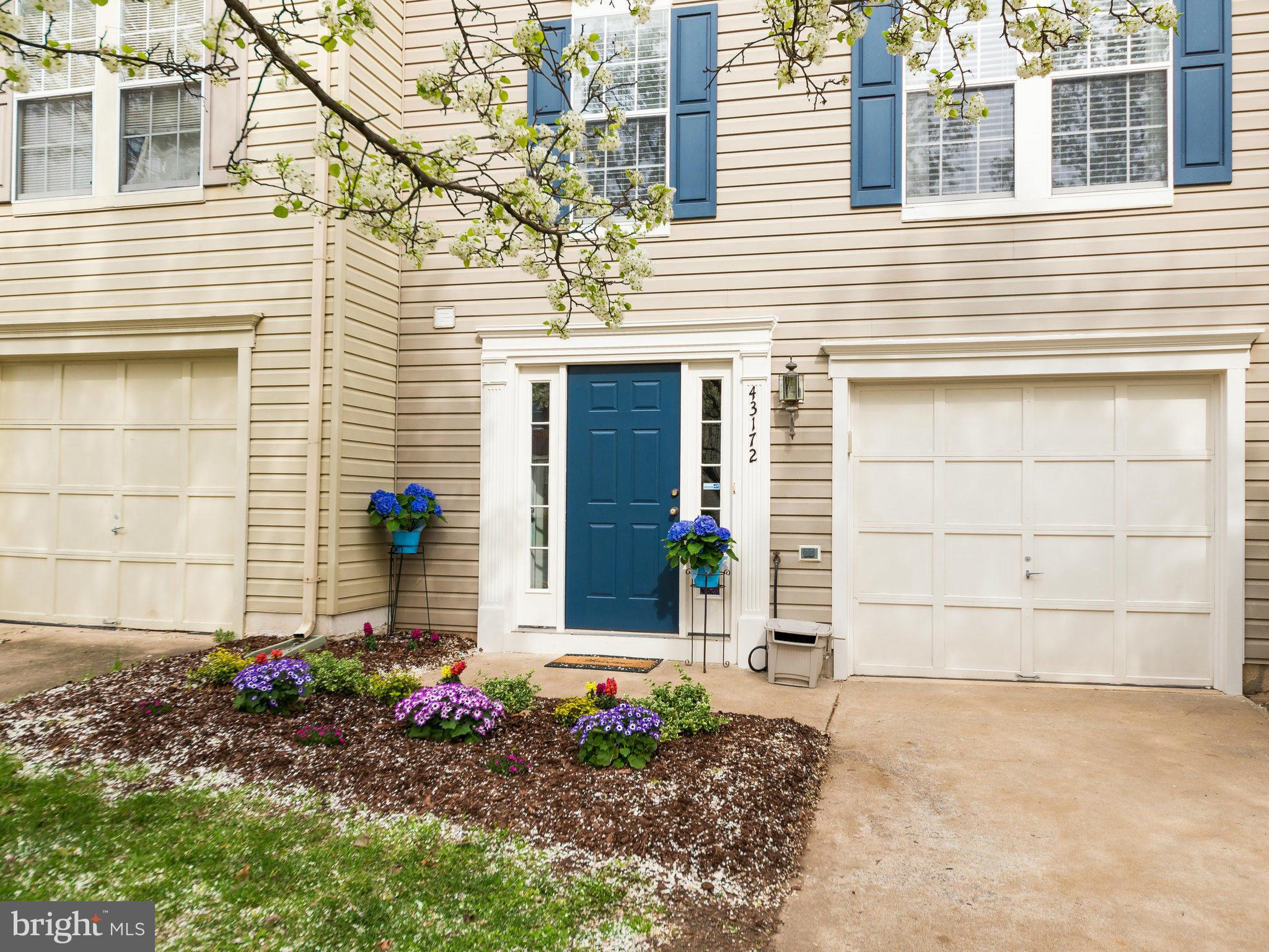 3BD, 2.5BA TH in Ashburn Farm w/ garage, extra park space and two car drive. Backs to communal space. Gorgeous kitchen w/ subway backsplash, granite, stainless steel, island and floating shelving. Hardwood foyer and new carpet throughout. Master with separate tub/shower, dual sinks and updated fixtures. Basement plumbed for extra bath. Amazing opportunity to own in Ashburn Farm at a great price!