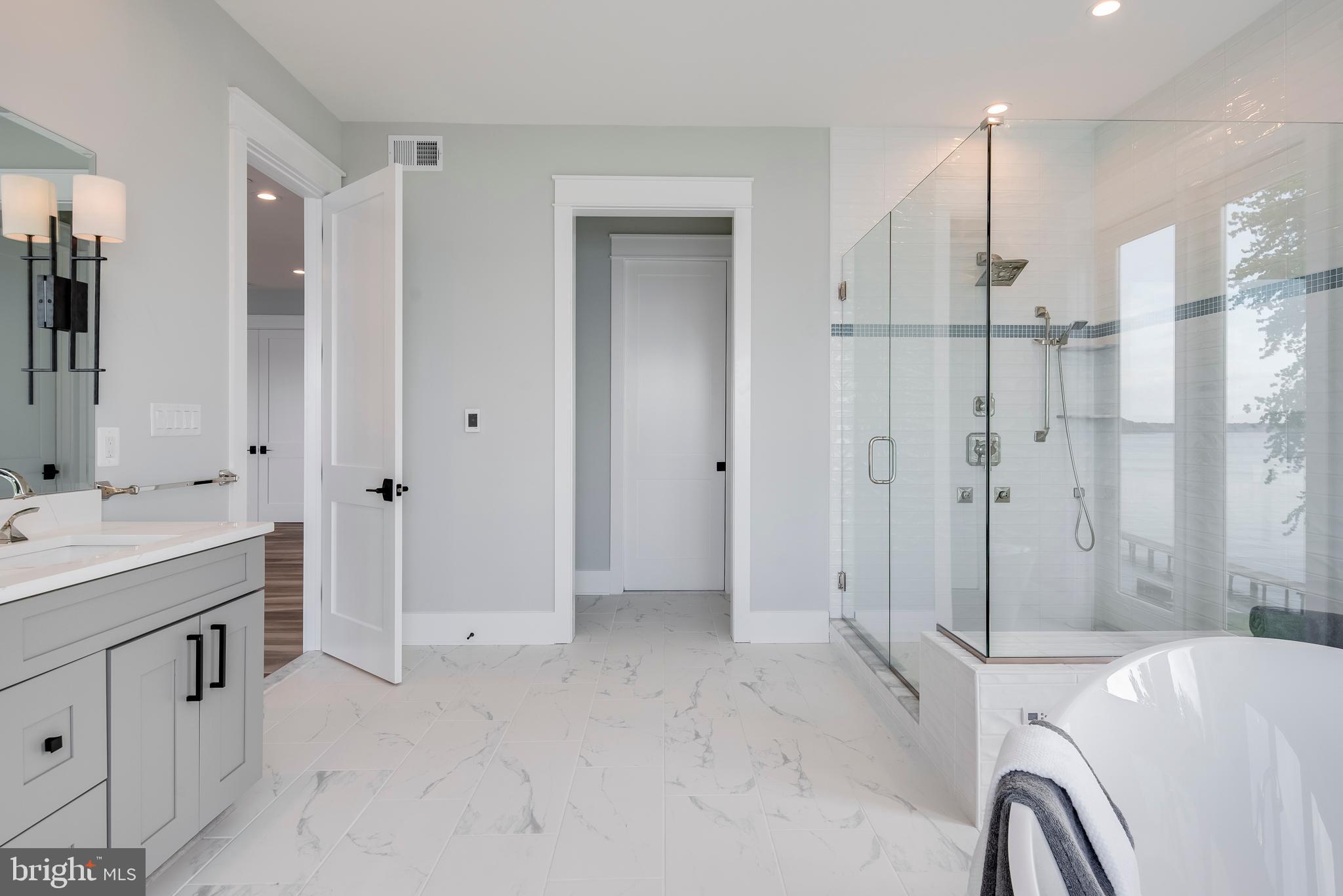 BROADWATER BEACH - Residential