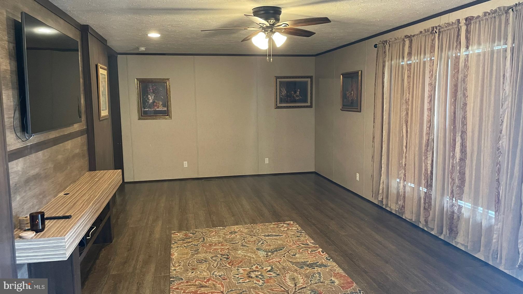 SHERMAN ESTATES - Residential