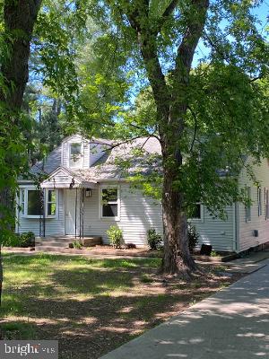 5   legal bedrooms, 2 oversized.  2 full updated bathrooms. Updated kitchen w granite countertop.  Oversized 2 bay (almost 3) Detached garage w heat and 1/2 bath.   Large addition to rear of home. Great for wood shop, hobby shop small home business. 
Minutes away from VRE alexandria and union station line.
Property is only 2 blocks from the River. Bring your boat, kayaks and fishing poles! Residents enjoy access to the Residents only Potomac River waterfront park with boat ramp, dock, sandy beach and grilling areas.
Also Burton 1118 Empty lot .7 acres conveys with this property.  Located directly behind Burton 1116. For a total of 1. acre plus.