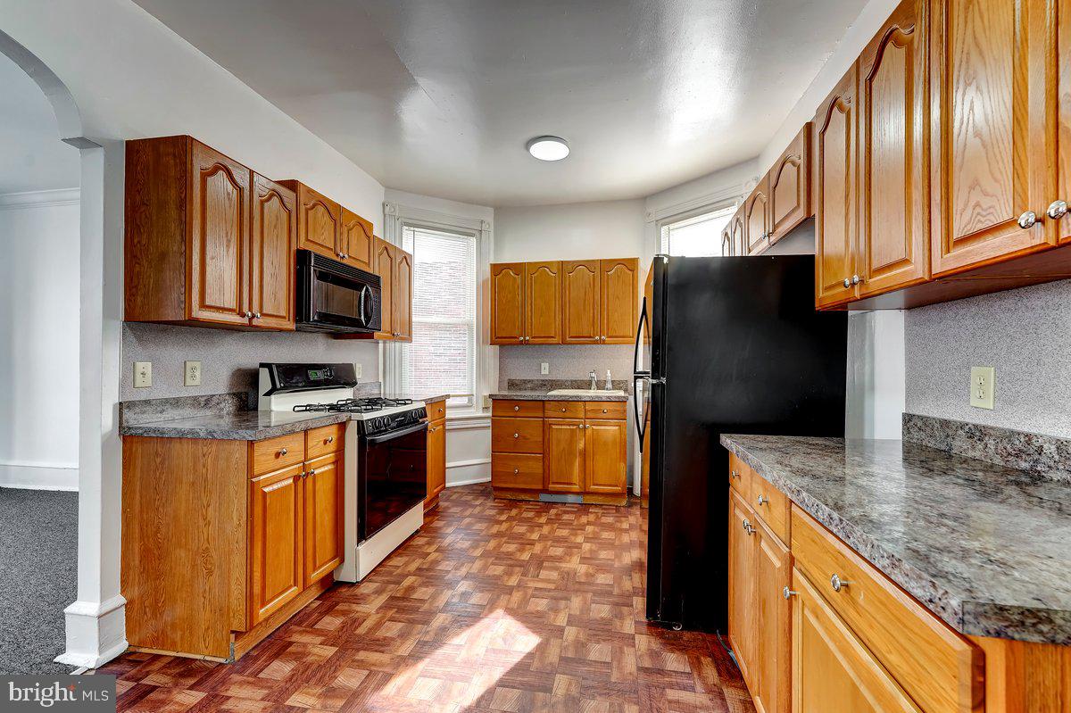 Welcome to this delightful 2-bedroom, 1-tiled bathroom home in Philadelphia, PA! With 825 square feet, this property features a spacious living room, an eat-in kitchen, and two roomy bedrooms. The 3-piece hall bath with a skylight adds a touch of elegance. . The no-pets policy ensures a peaceful environment. Don't miss the opportunity to make this charming property your new home!  Landlord requires tenant to have 3x's monthly rental in income. Landlord will install washer and dryer ( at landlord 's expense) in unit with rental increase to $1200 monthly. This will also include monthly water bill.