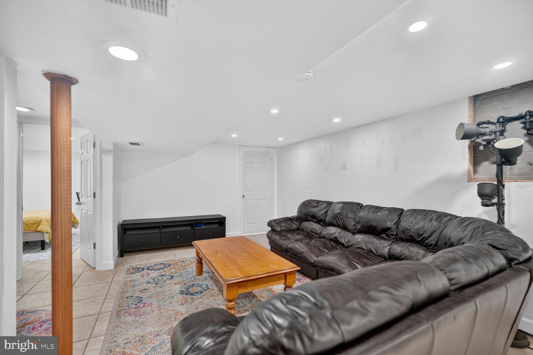 BURGUNDY HILLS - Residential