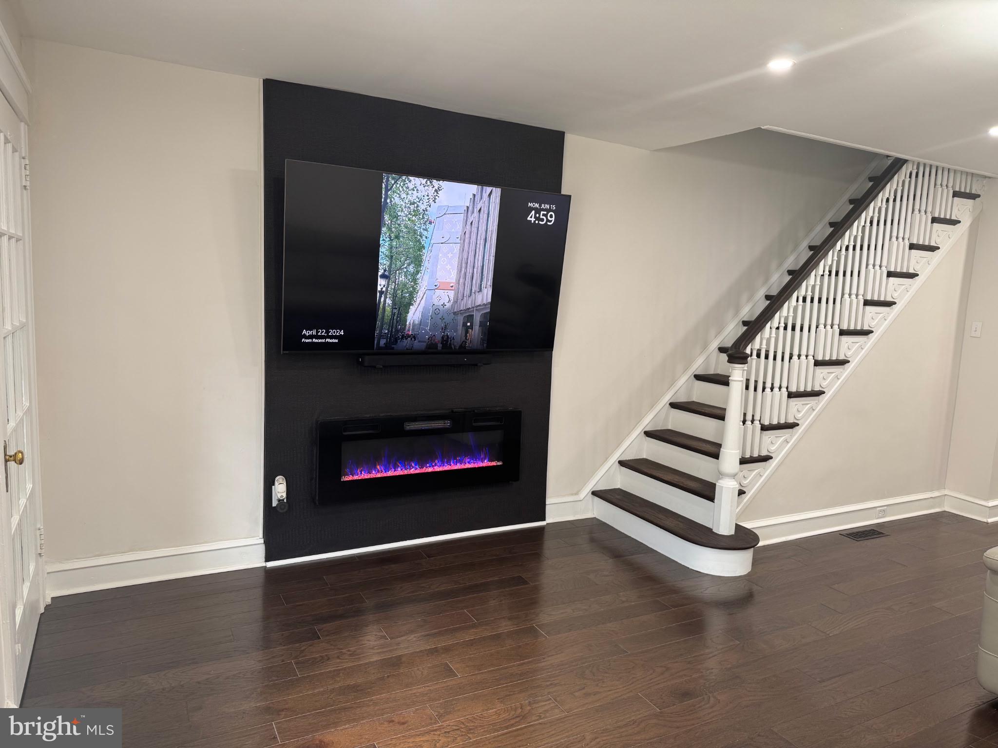 WEST OAK LANE - Residential