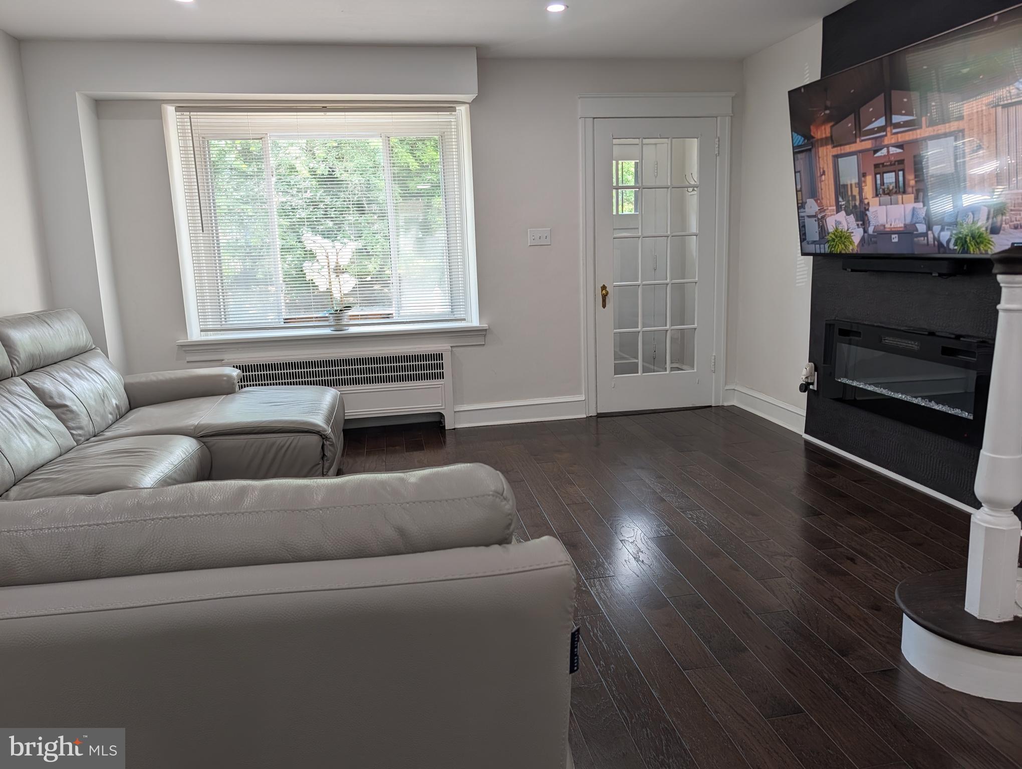WEST OAK LANE - Residential