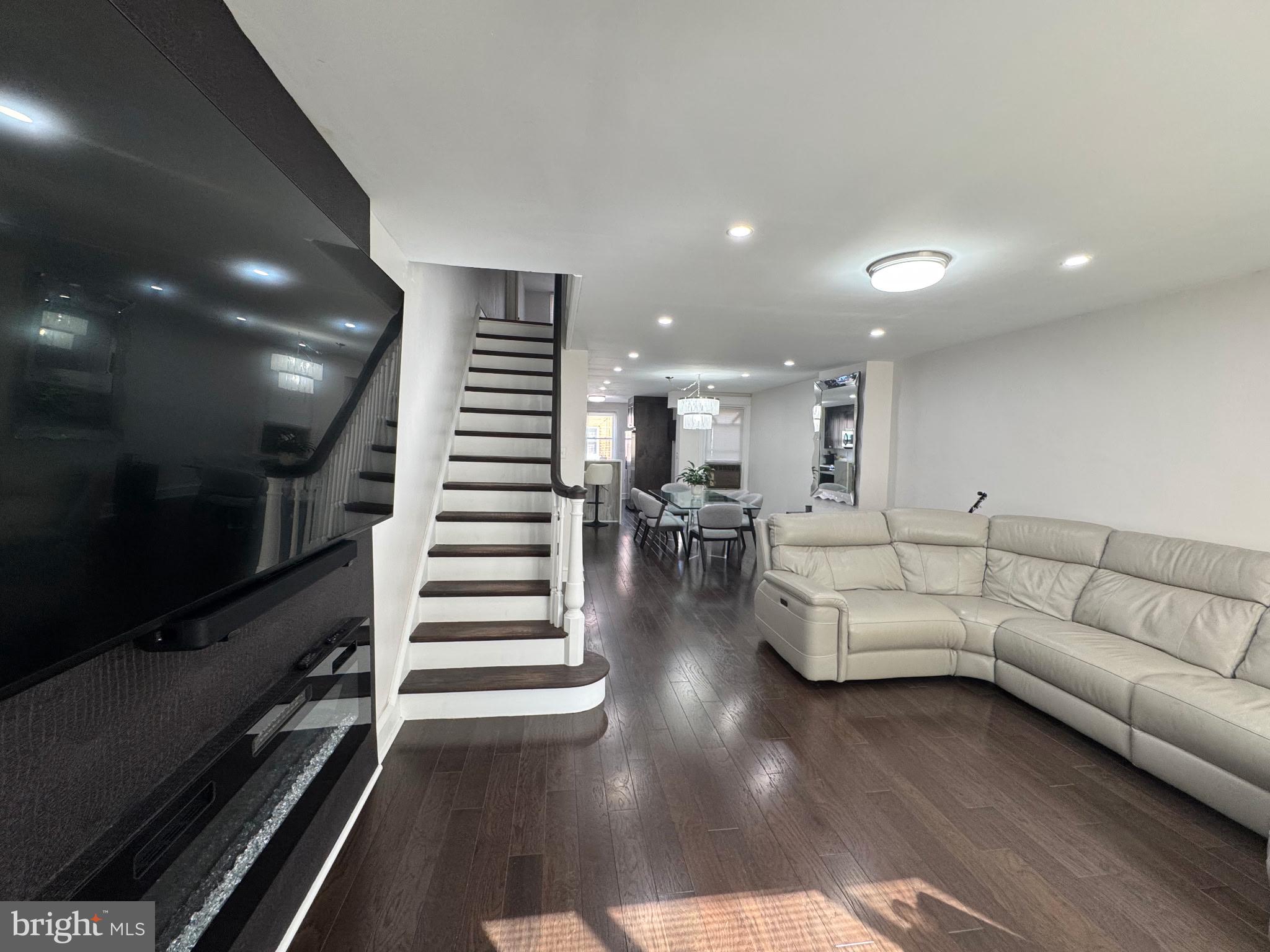 WEST OAK LANE - Residential