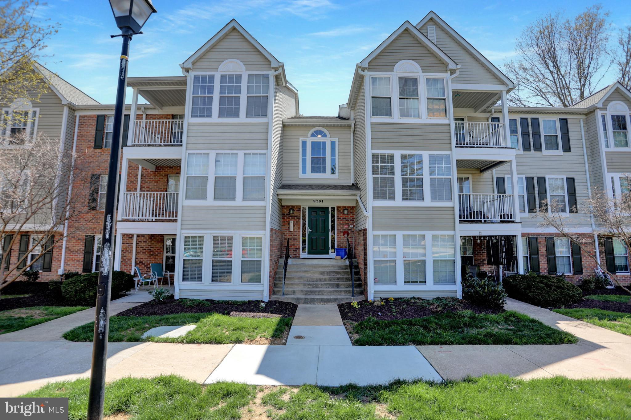 PERRY HALL COURTS - Residential