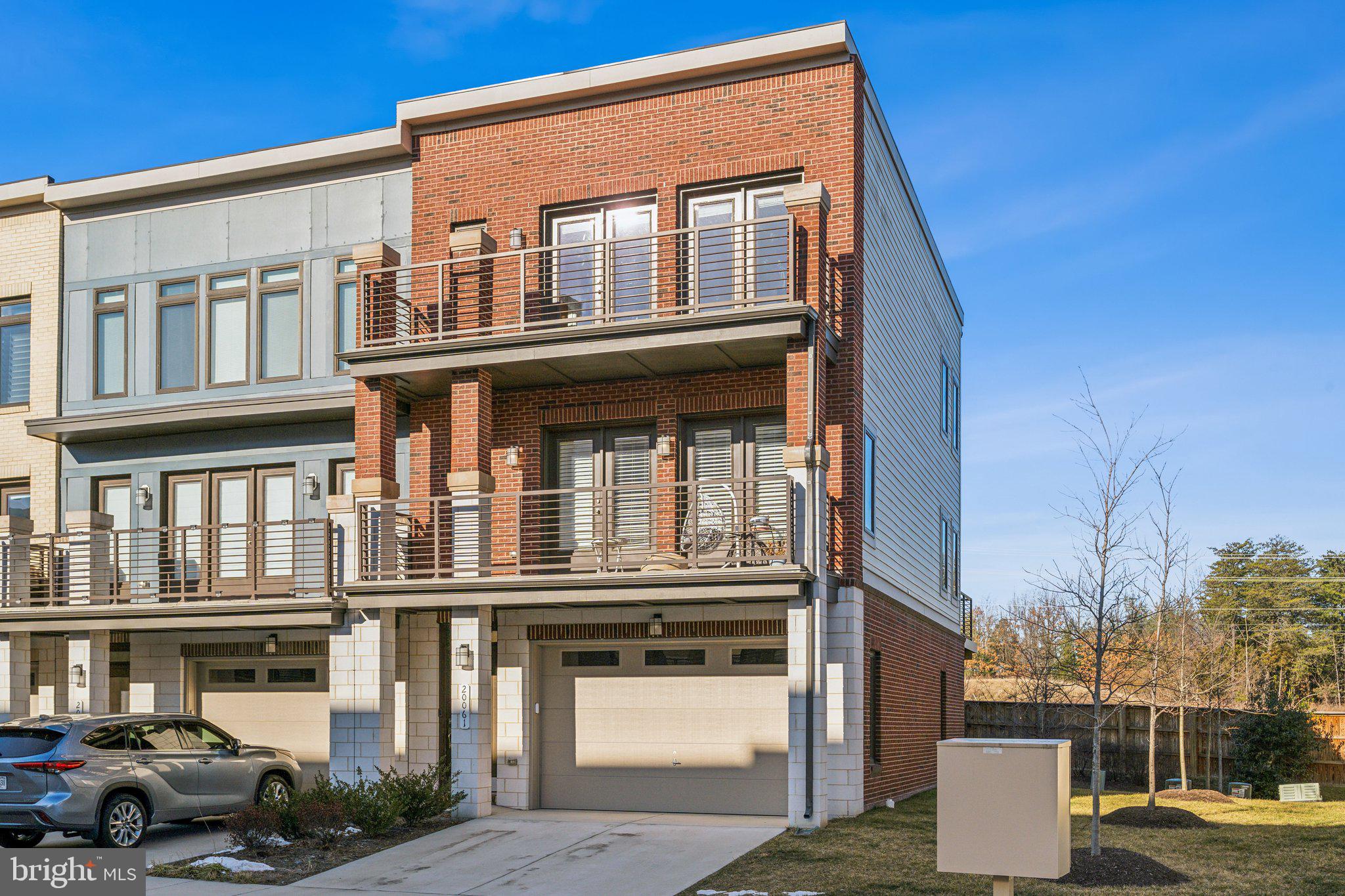 ASHBURN OVERLOOK - Residential Lease