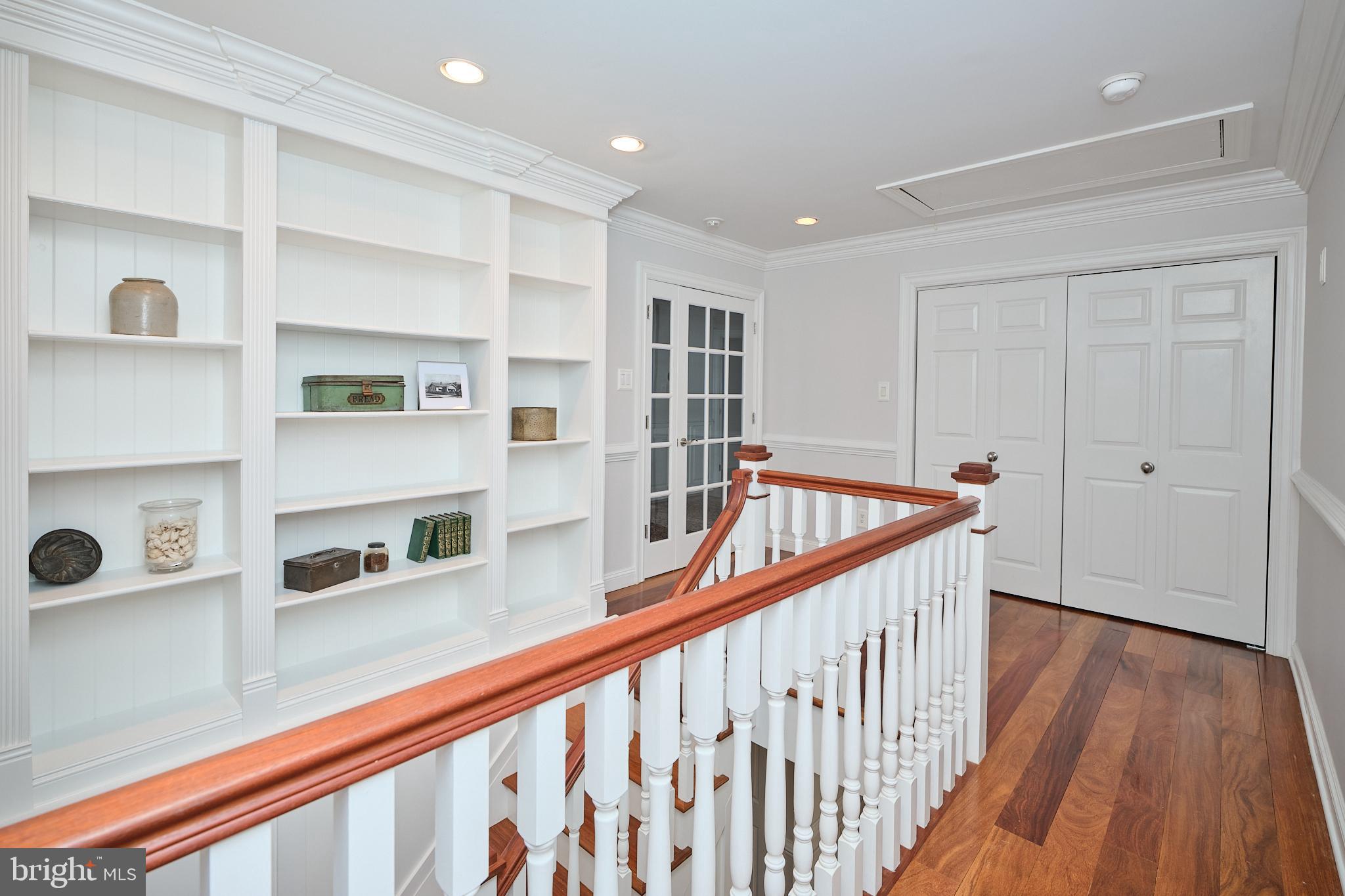 WHITE GATE - Residential