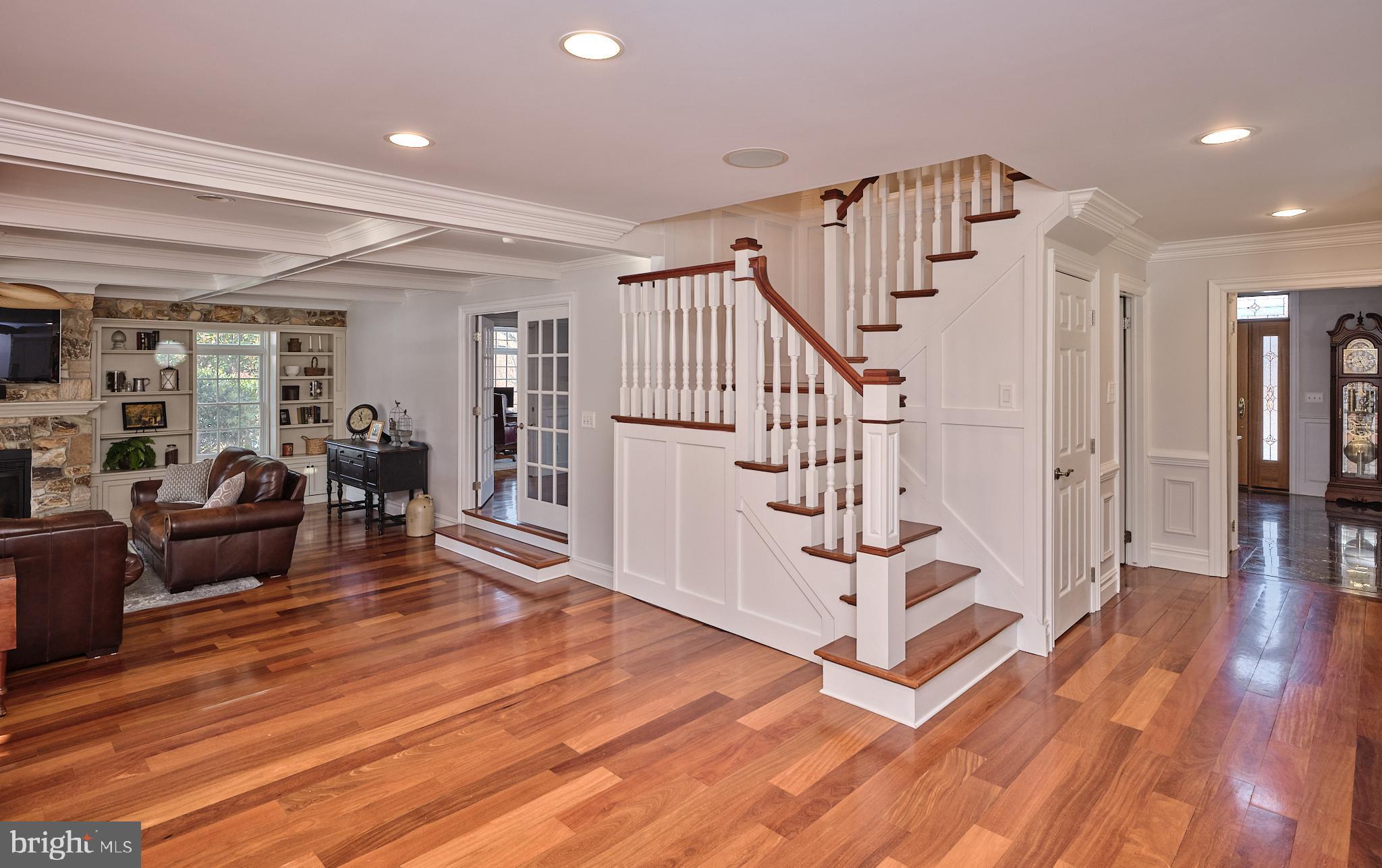 WHITE GATE - Residential