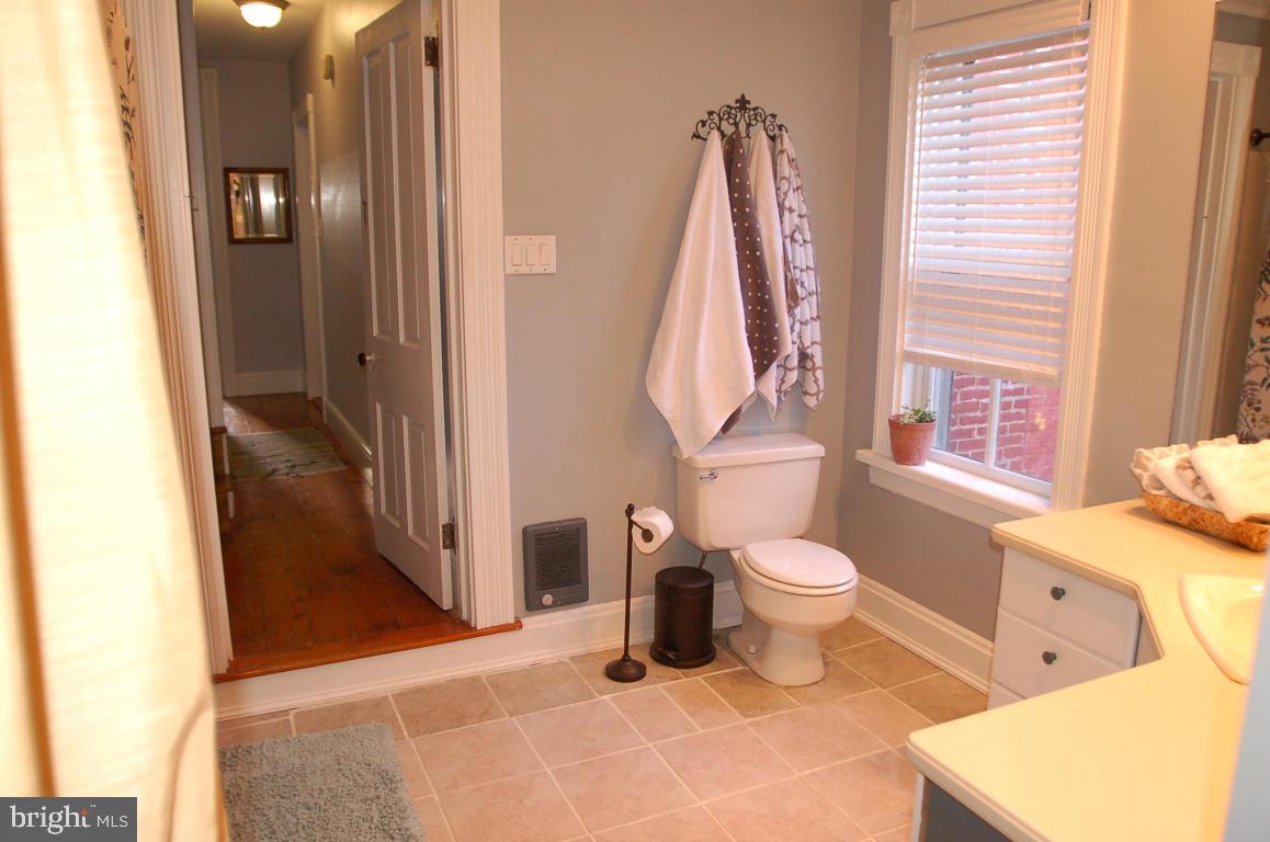 CHESTNUT HILL - Residential