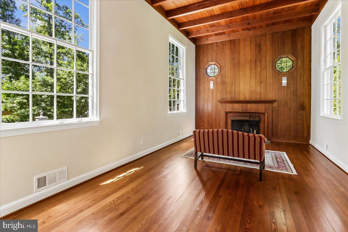 MEADOWOOD - Residential