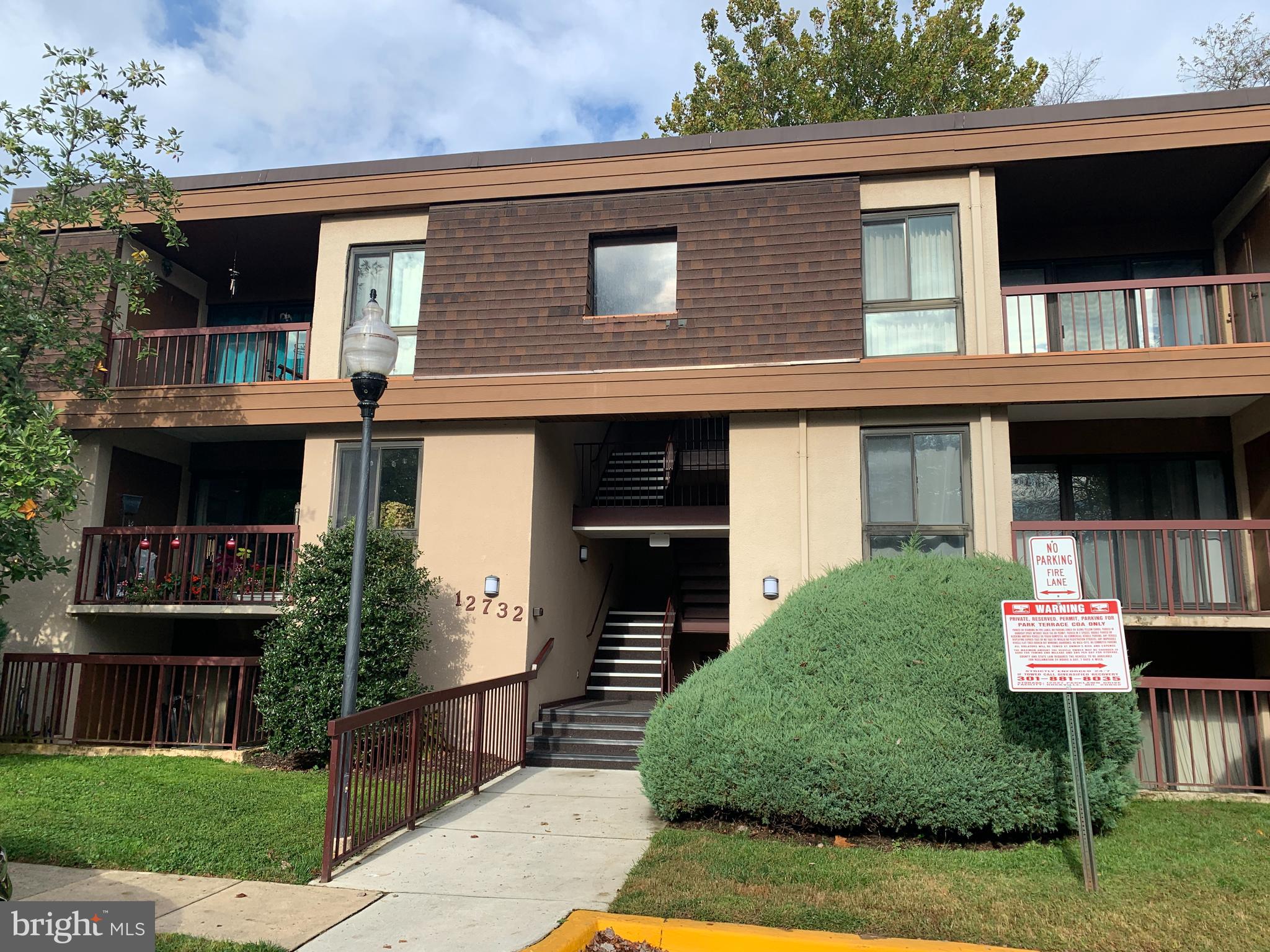 SUN FILLED CONDO FEATURING 1 BEDROOM AND 1 BATH.  OFFERING AN OPEN FLOOR PLAN. UPDATED KITCHEN WITH GRANITE COUNTERTOPS AND STAINLESS STEEL APPLIANCES. NICELY UPDATED FULL BATH WITH  LAUNDRY IN THE UNIT. PRIVATE BALCONY TO ENJOY. 
CLOSE TO SHOPPING AND PUBLIC TRANSPORTATION.  A MUST SEE!

NO PETS