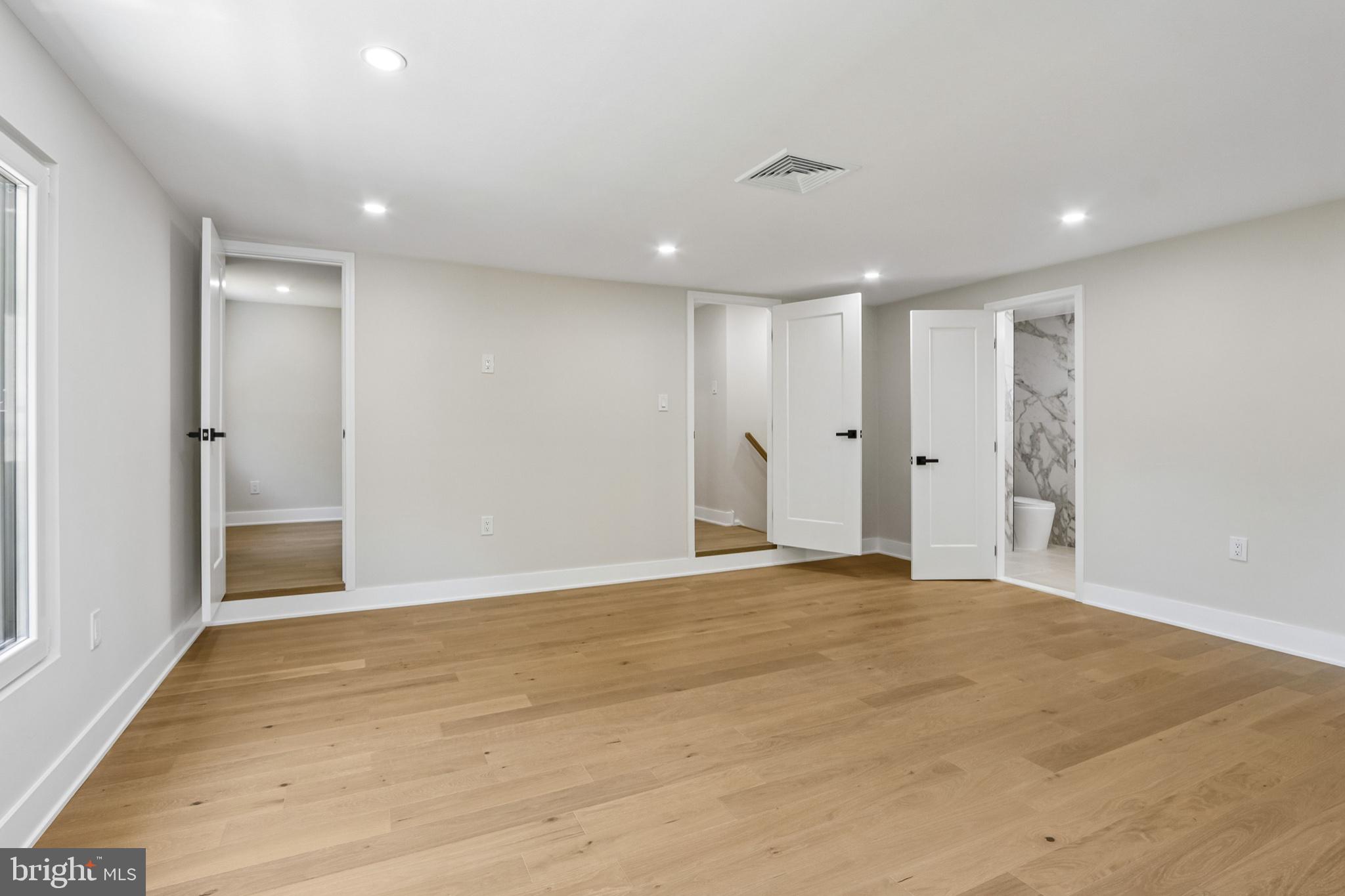 HILLCRESTSHIRE - Residential