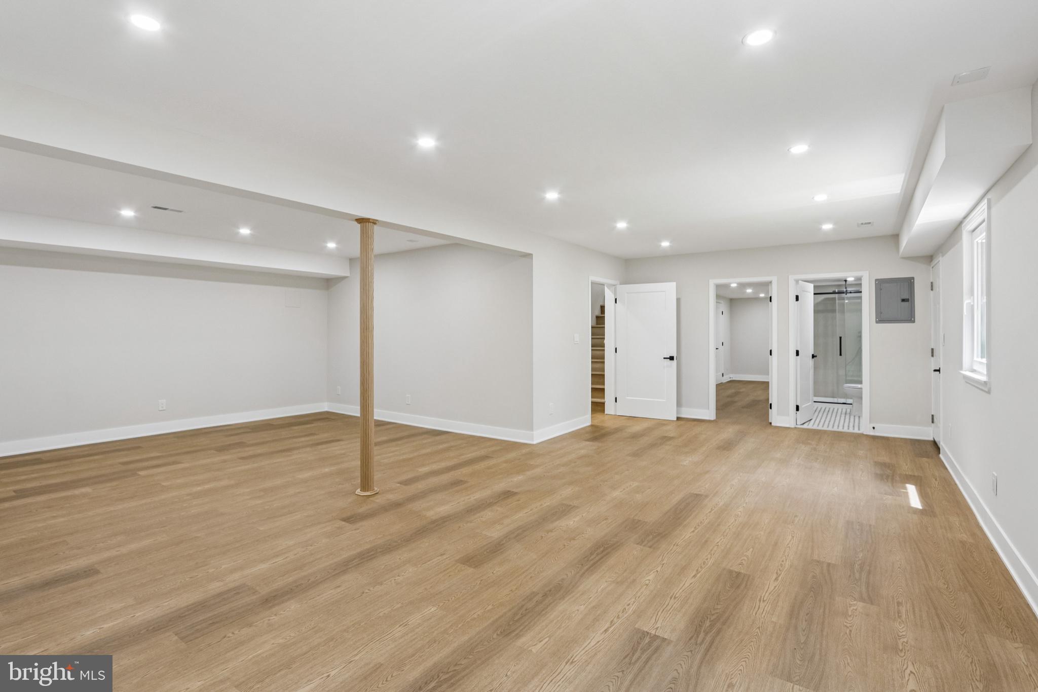 HILLCRESTSHIRE - Residential