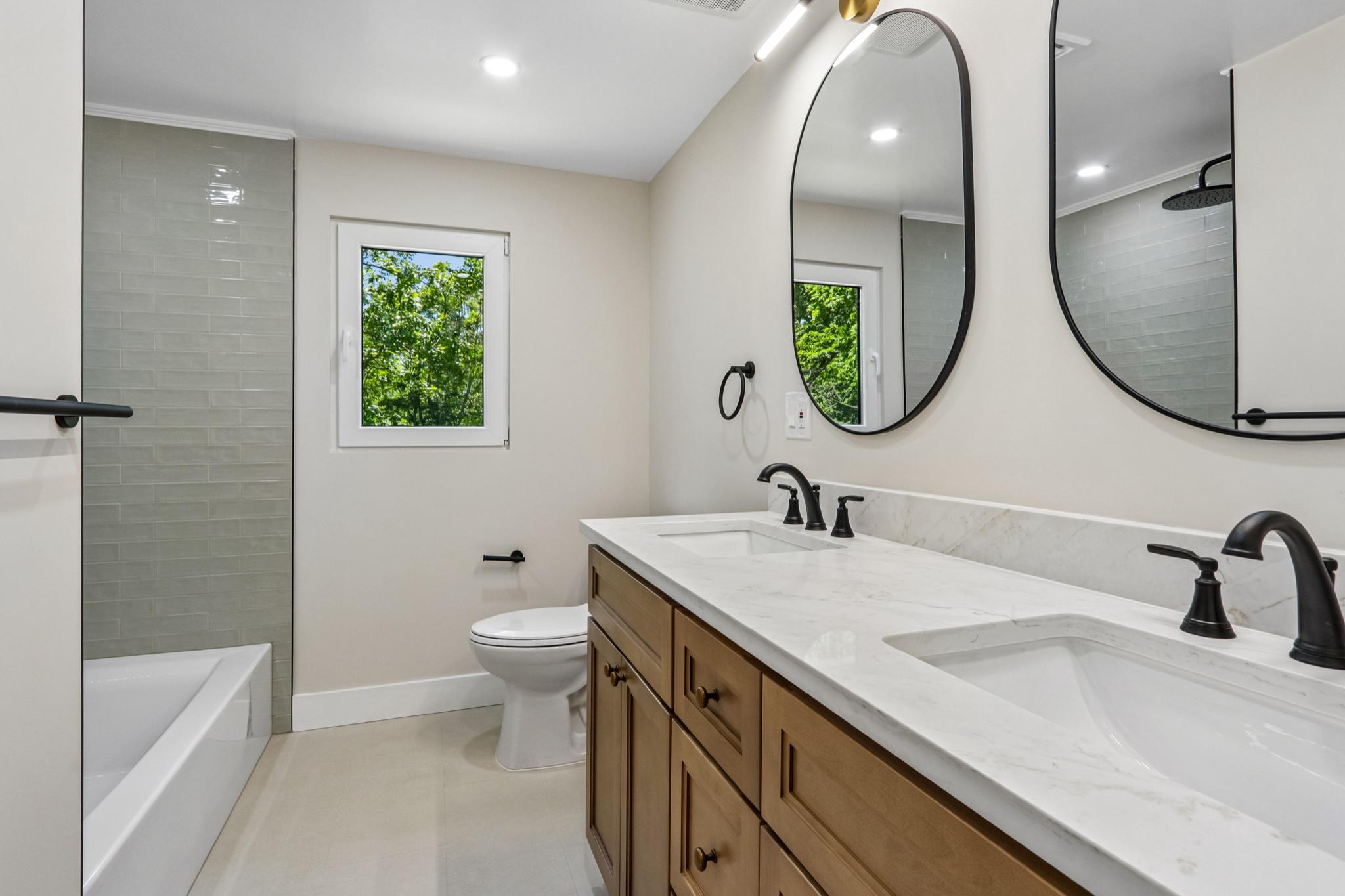 HILLCRESTSHIRE - Residential