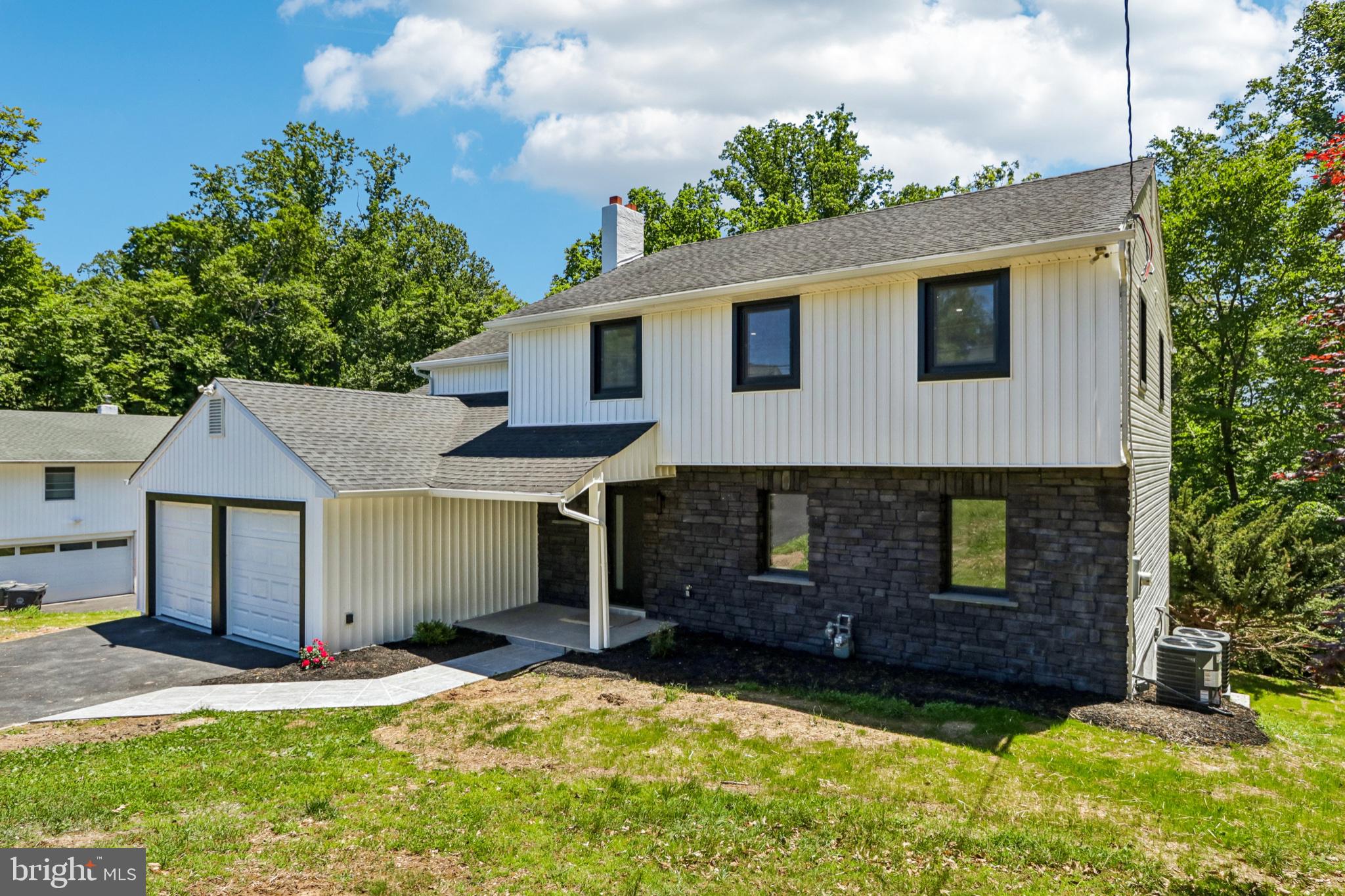 HILLCRESTSHIRE - Residential