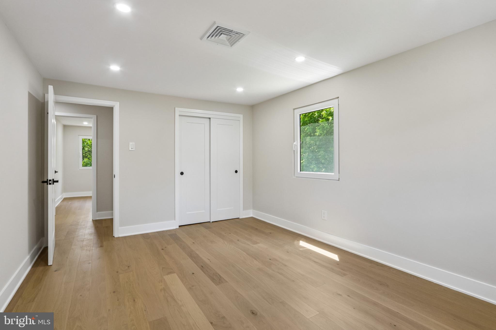 HILLCRESTSHIRE - Residential