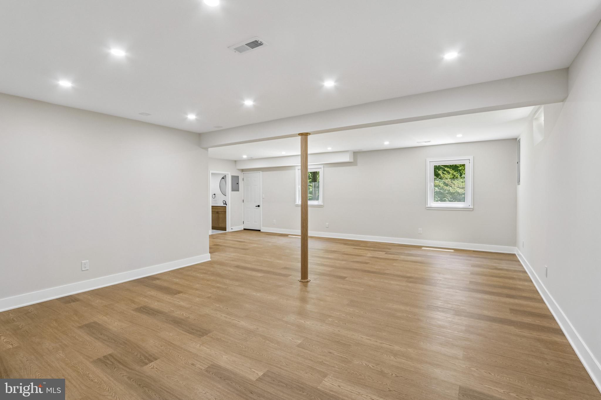 HILLCRESTSHIRE - Residential