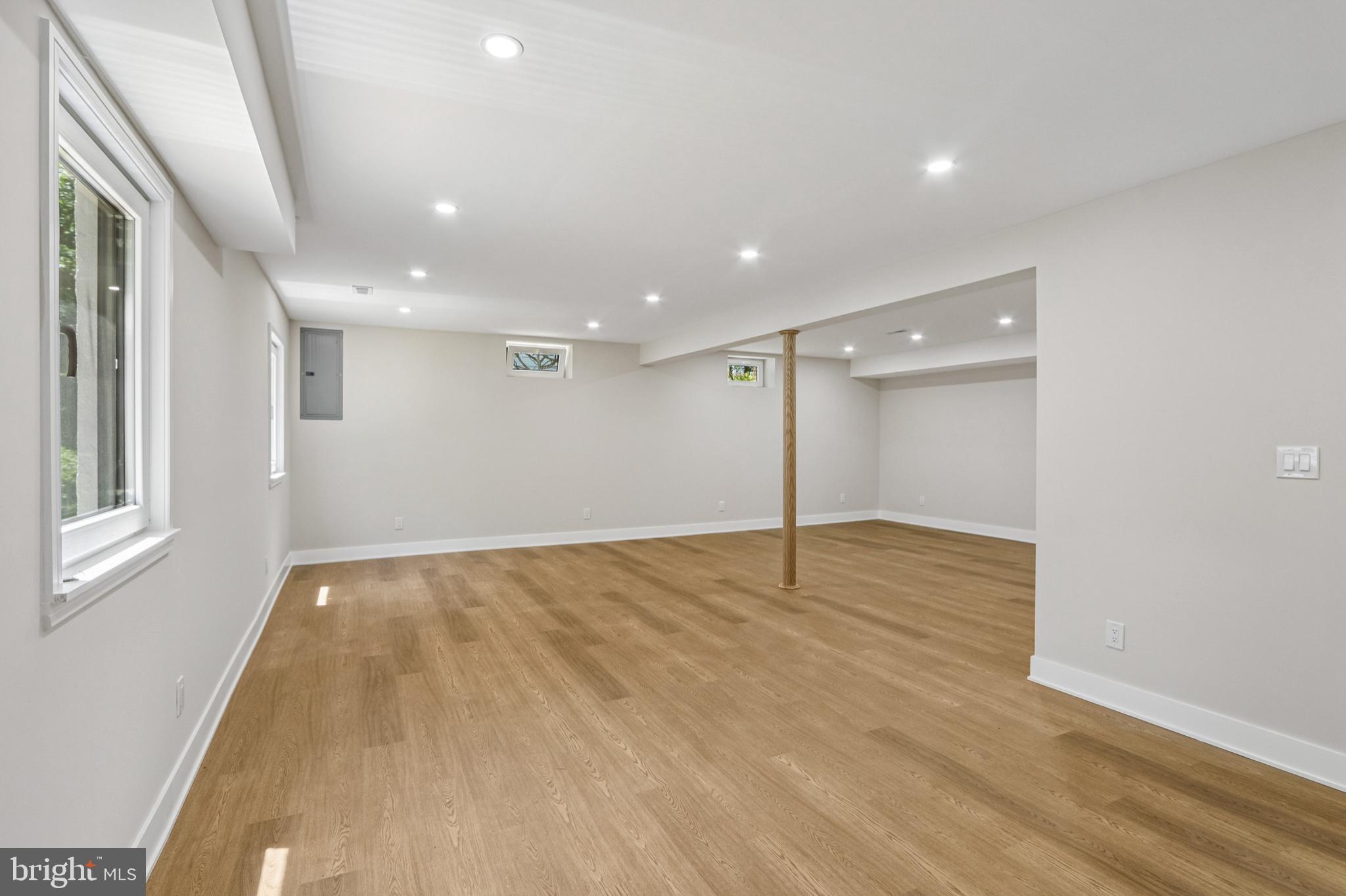 HILLCRESTSHIRE - Residential