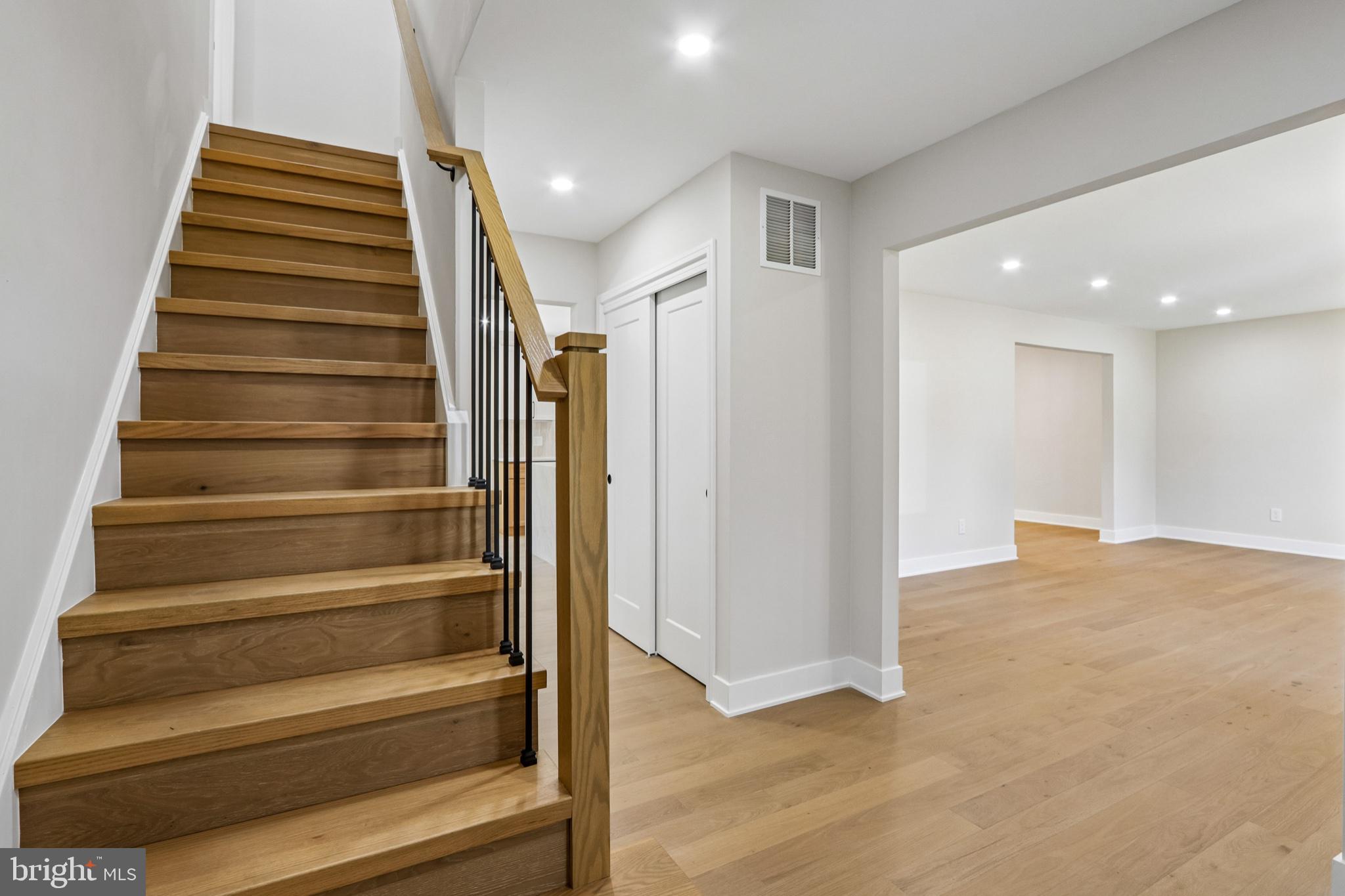 HILLCRESTSHIRE - Residential