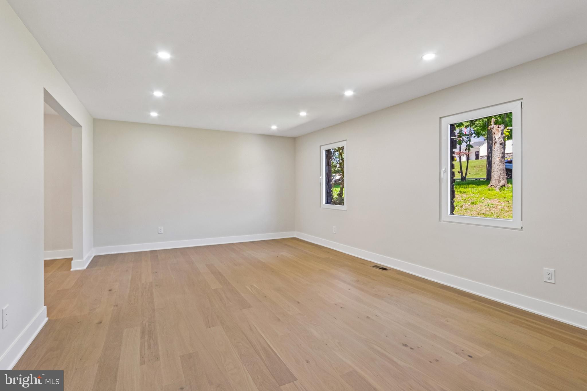HILLCRESTSHIRE - Residential