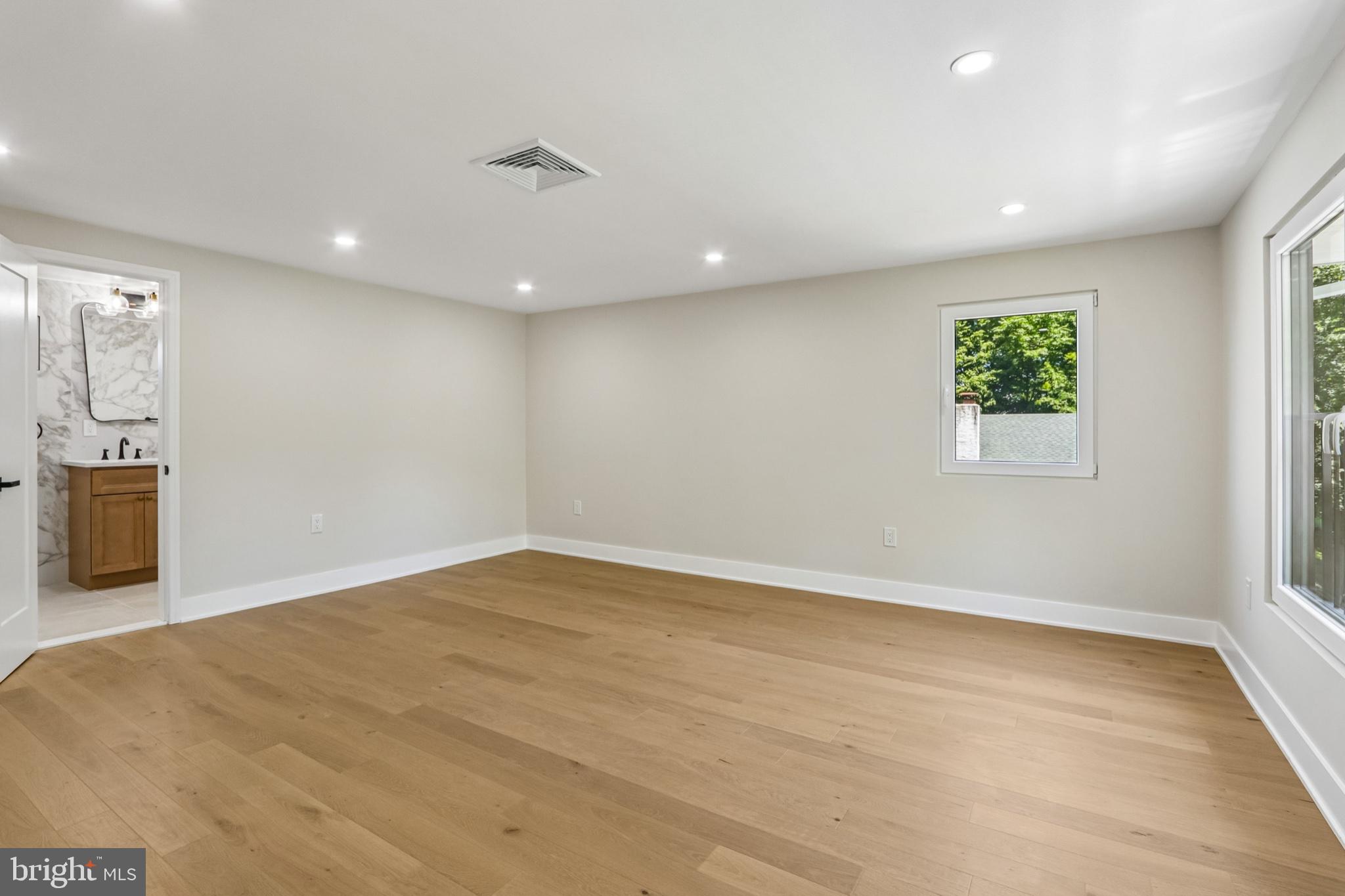 HILLCRESTSHIRE - Residential