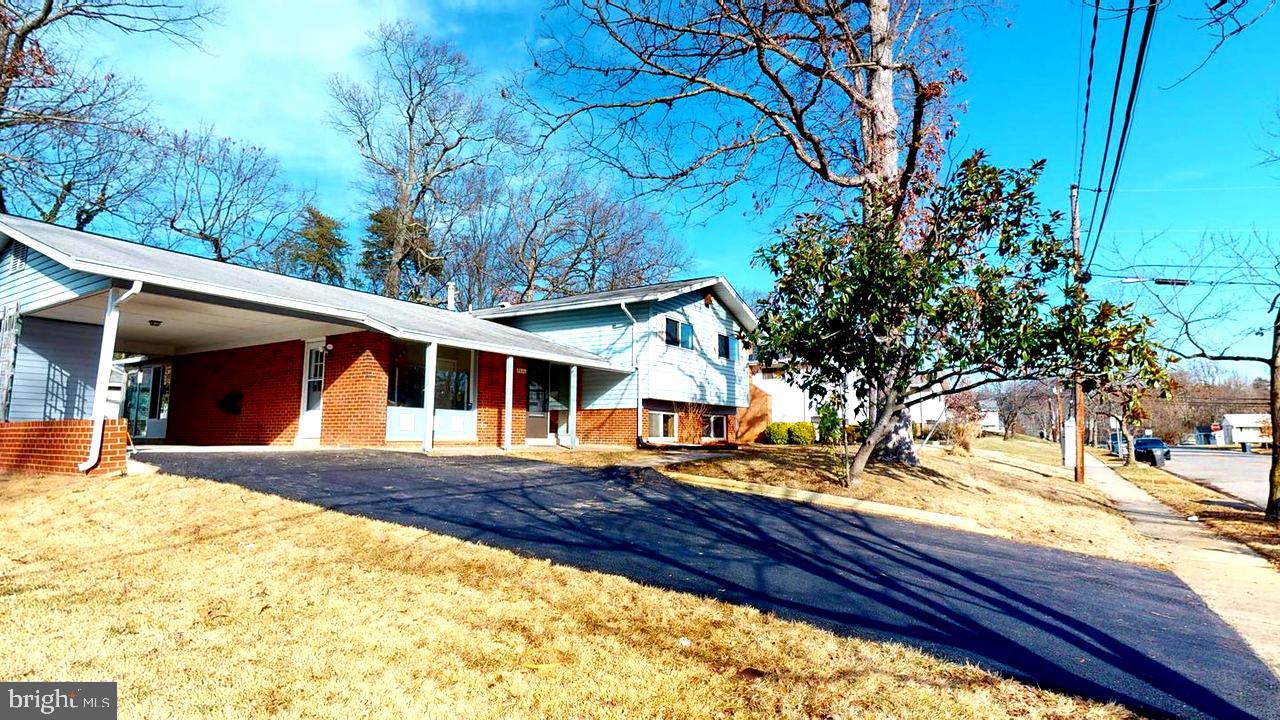 Beautiful Home in quiet Lanham area with Five bedrooms, and three Bathrooms ready and waiting for your client with a decent-sized fenced backyard with a long driveway. The property looks very nice with a very spacious space schedule your appointment online and please switch off all lights.  

Note: Please disregard the stop work notice on the front window the owner is constructing the shed in the middle of the backyard and awaiting the inspector's approval, nothing major has anything to do with the entire building.
