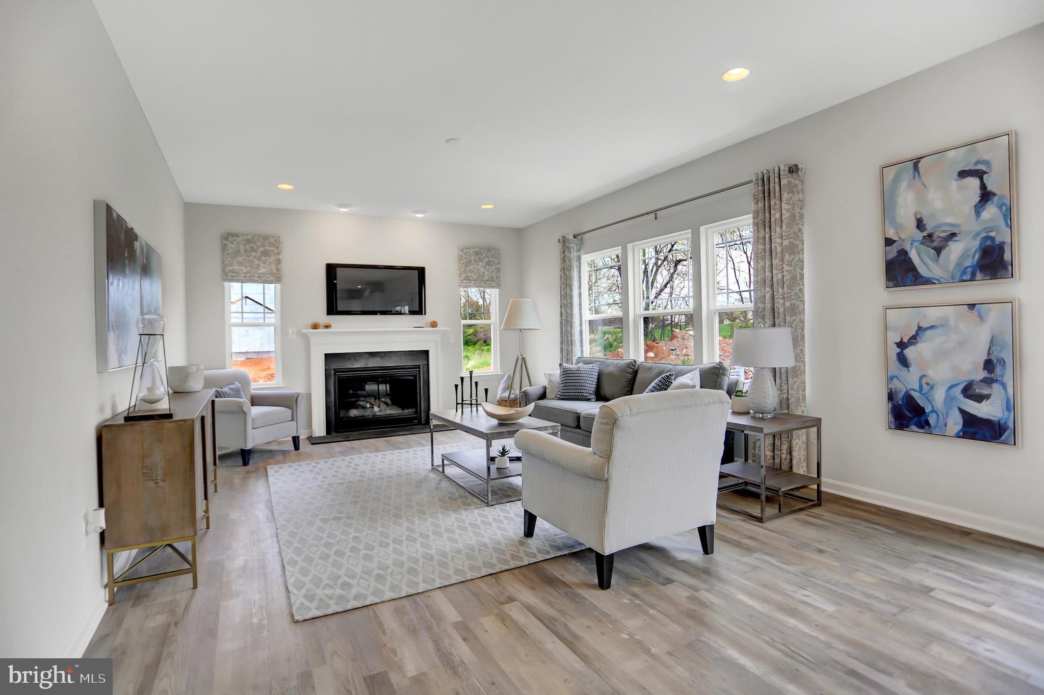 THE POINTE ON HAYSTACK - Residential