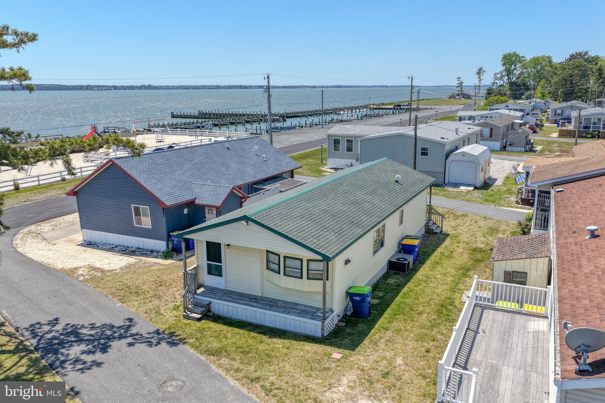 WHITE HOUSE BEACH - Residential