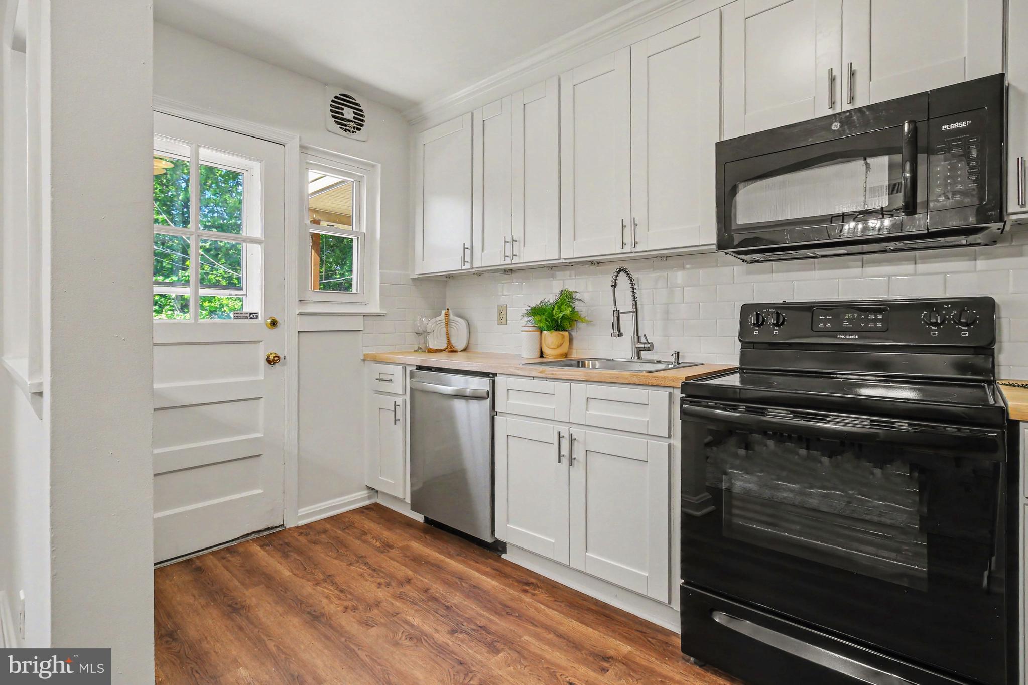 BALLARD GARDENS - Residential