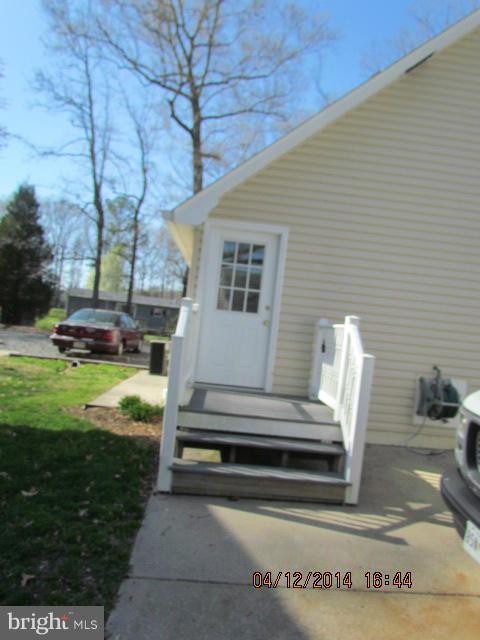 1 bedroom, 1 bath apartment available in the Valley Lee area. Most utilities included. Unit maybe available before June 1st, will consider short term lease.