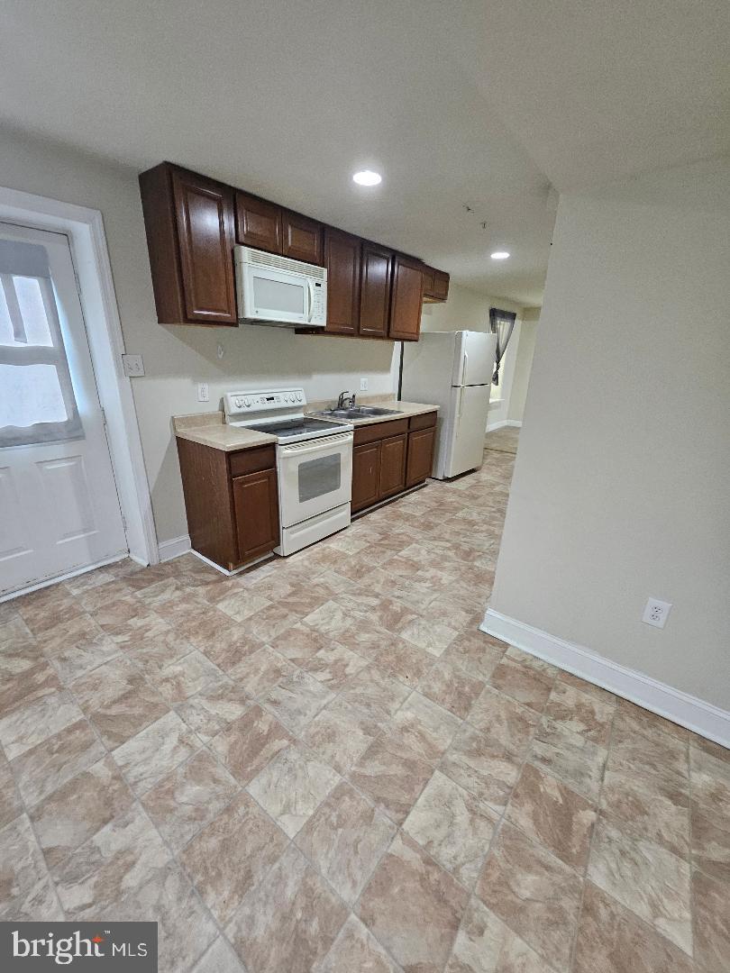 FAIRWOOD - Residential Lease
