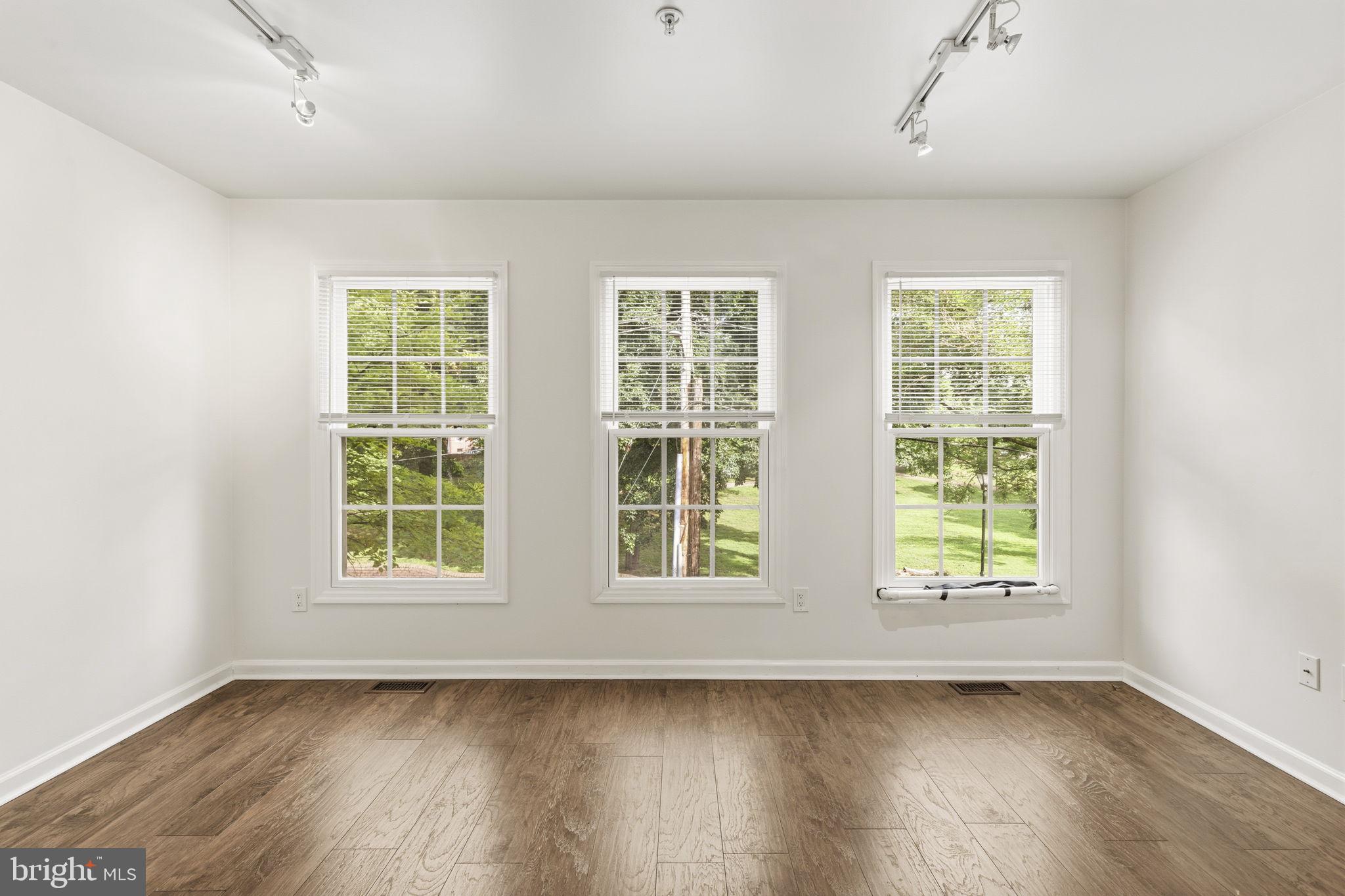 SETON HILL - Residential