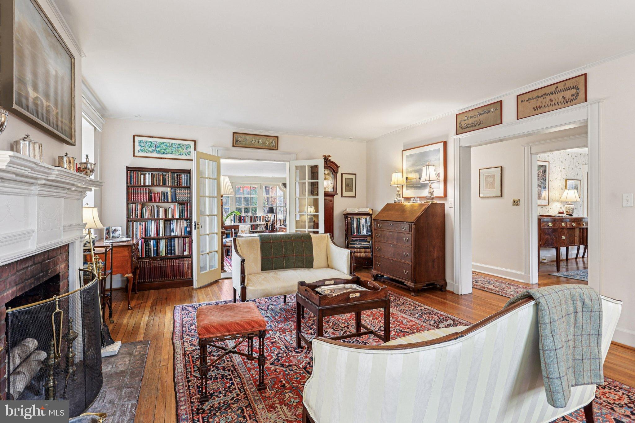 CHESTNUT HILL - Residential