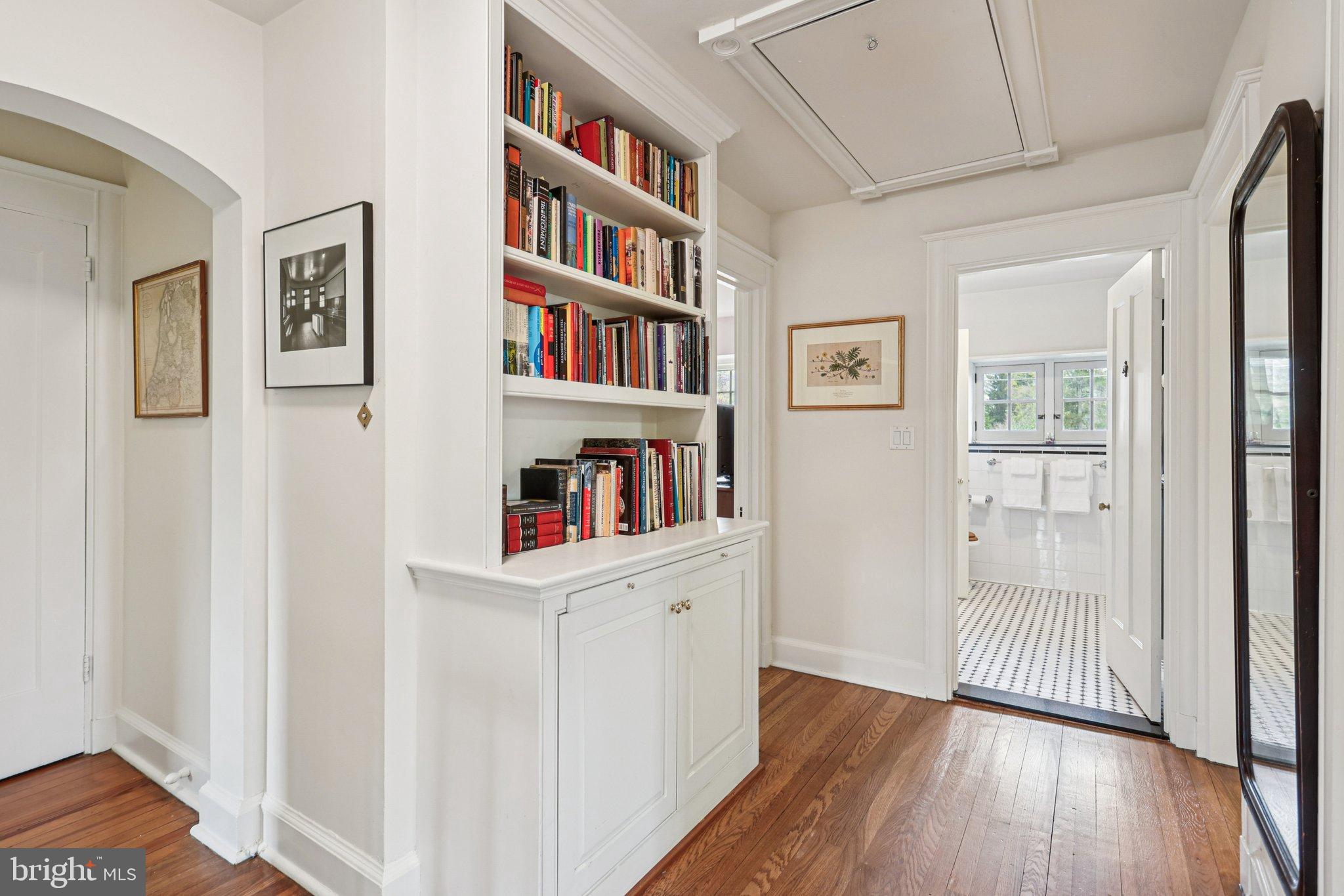 CHESTNUT HILL - Residential