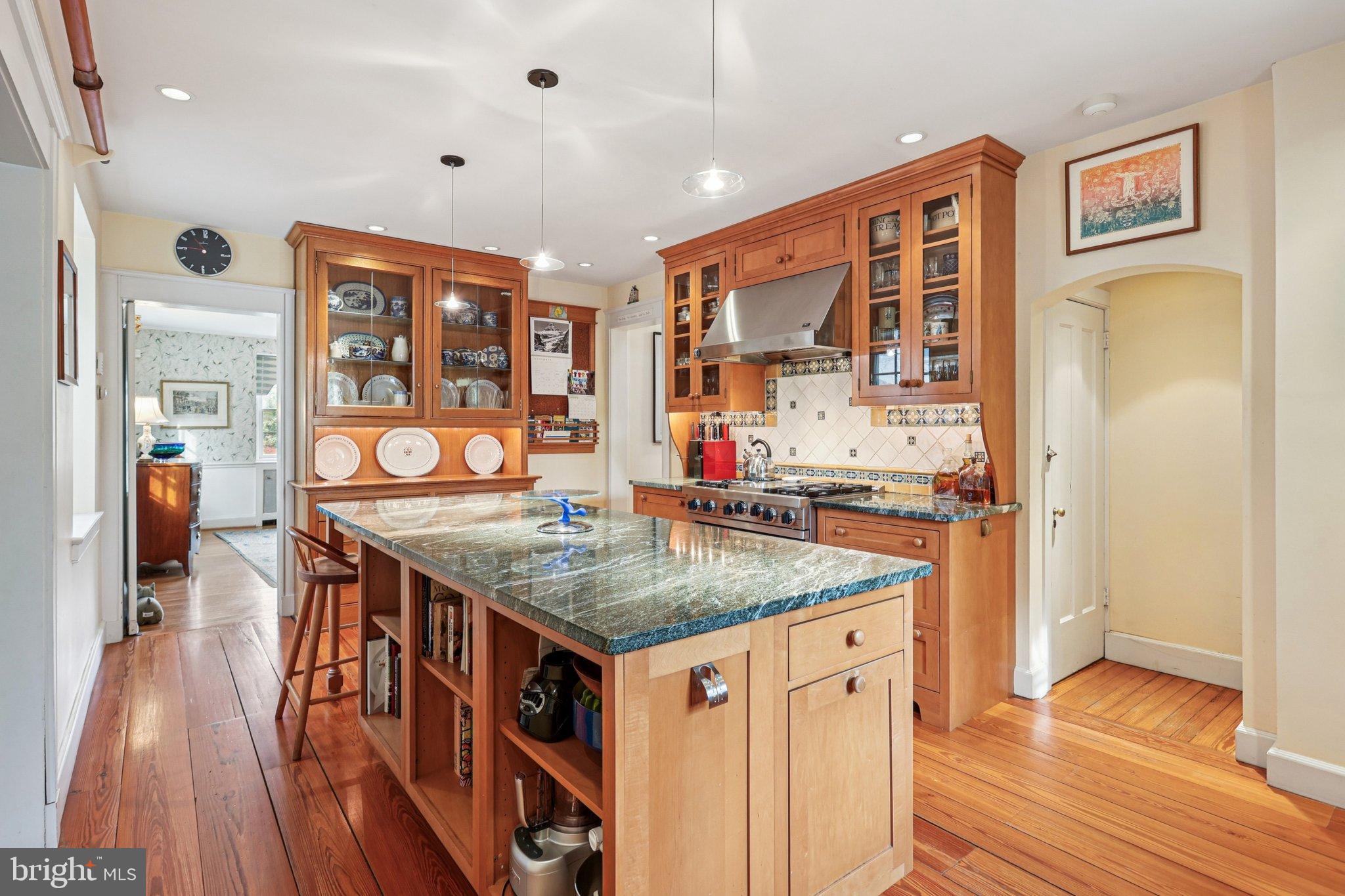 CHESTNUT HILL - Residential