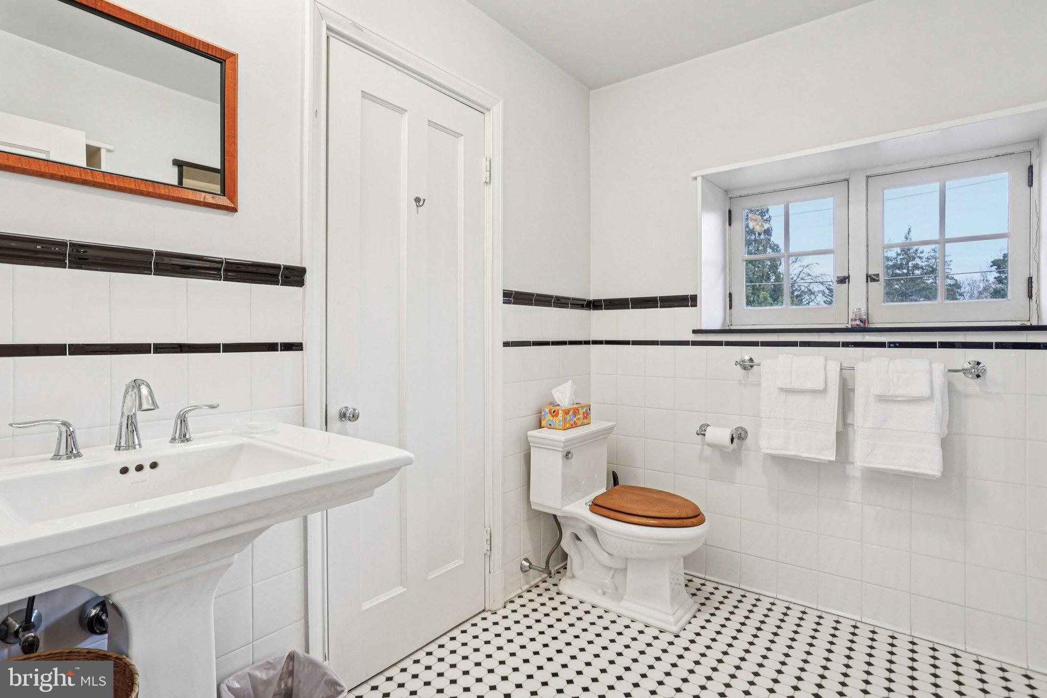 CHESTNUT HILL - Residential