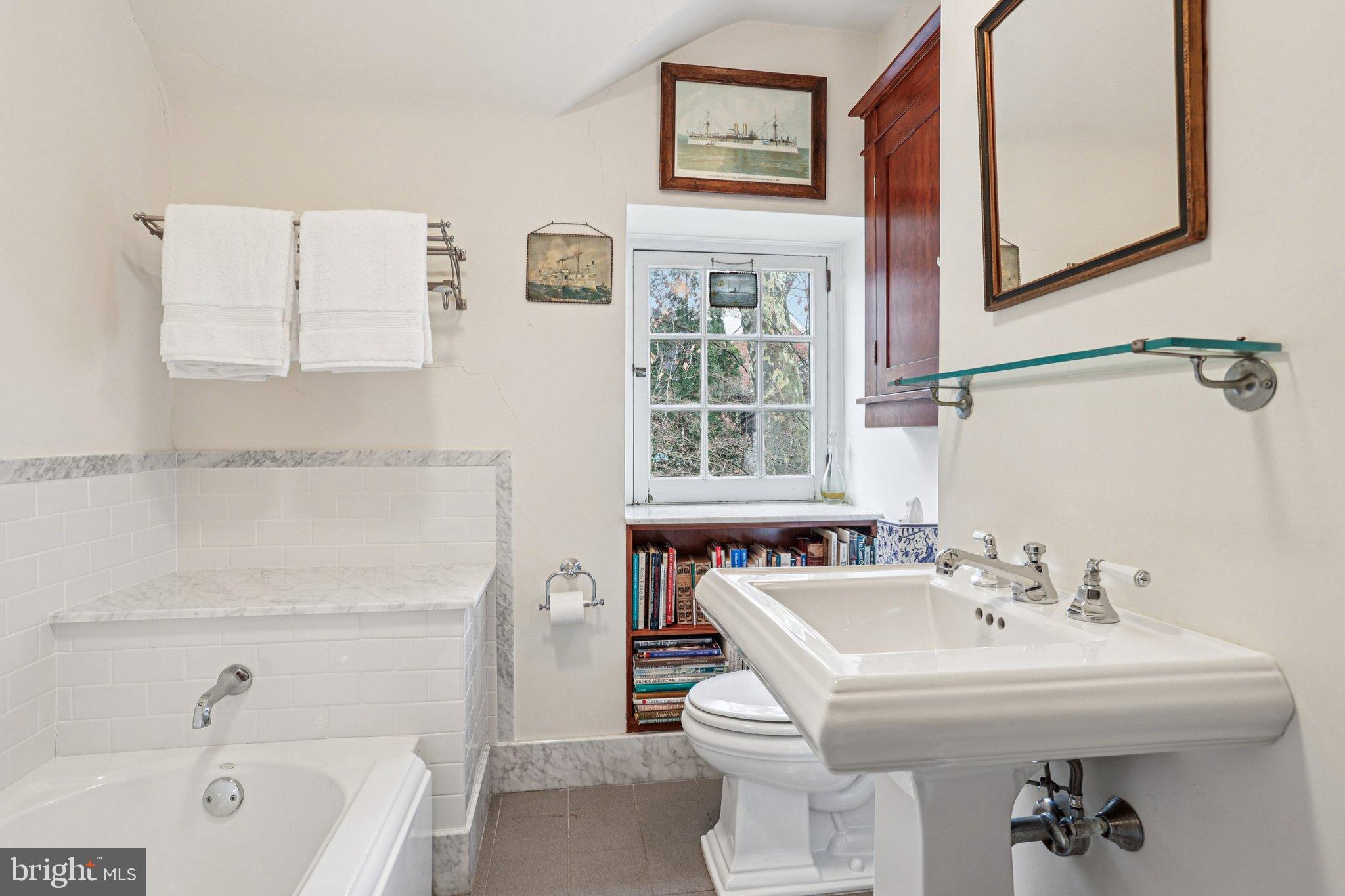 CHESTNUT HILL - Residential