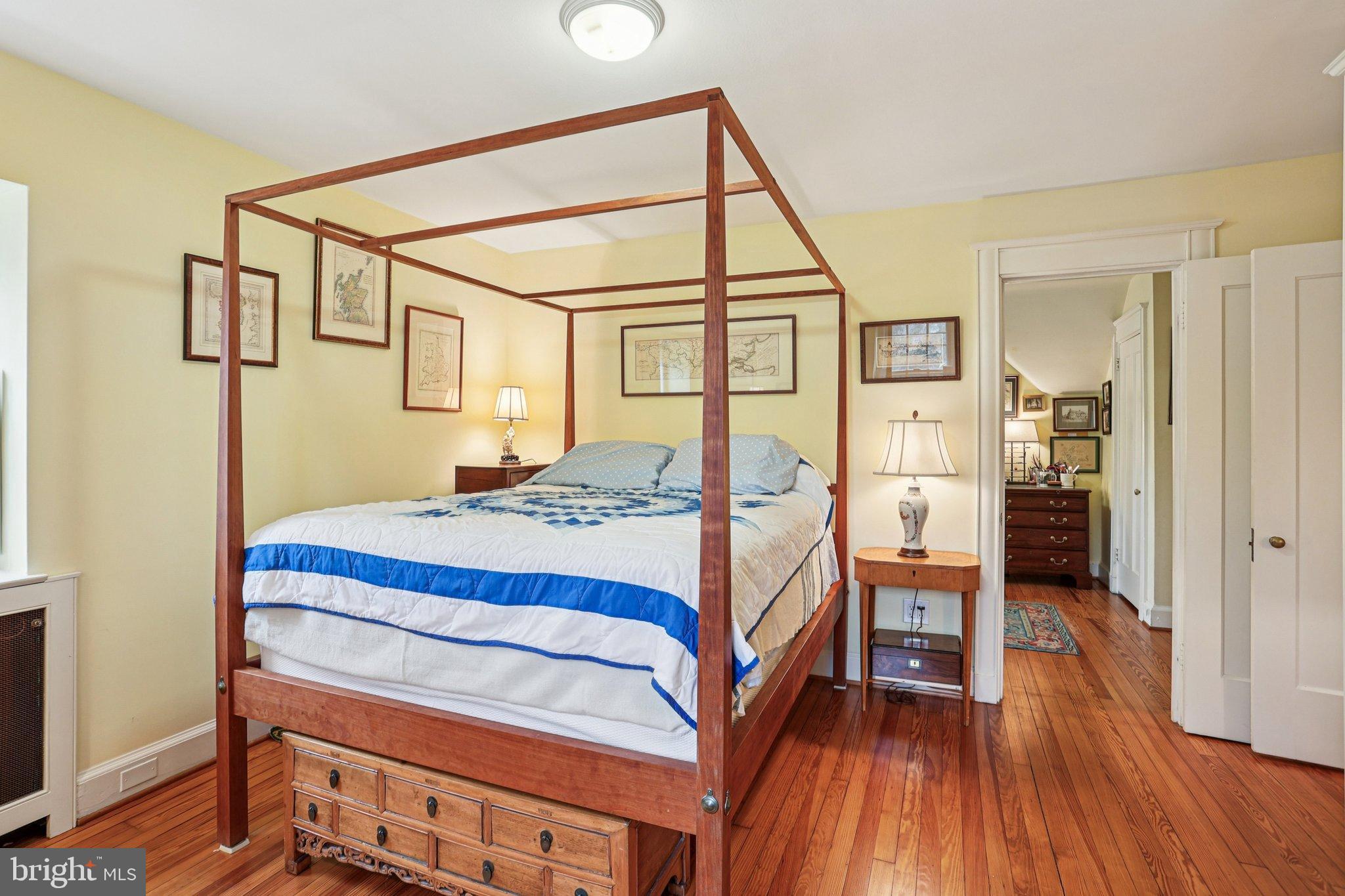 CHESTNUT HILL - Residential