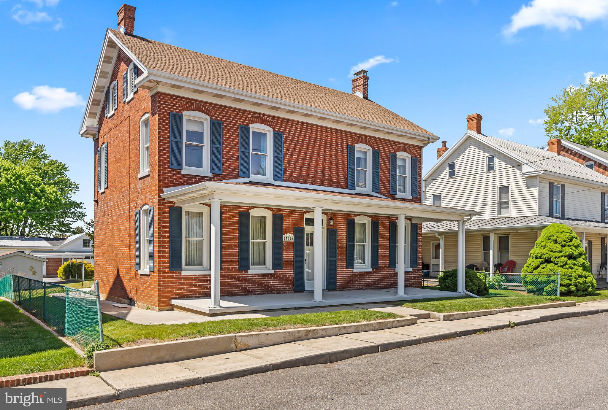 MAUGANSVILLE - Residential