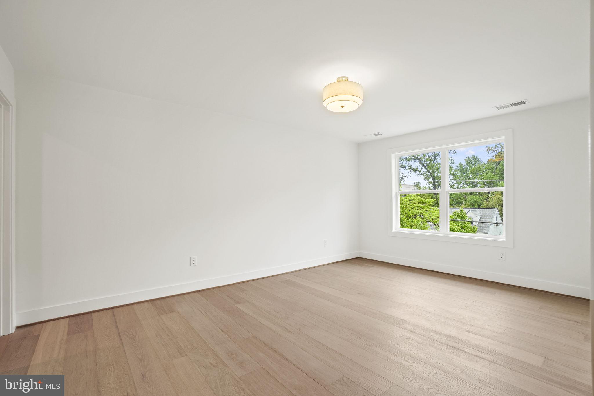 NORTH KENSINGTON - Residential