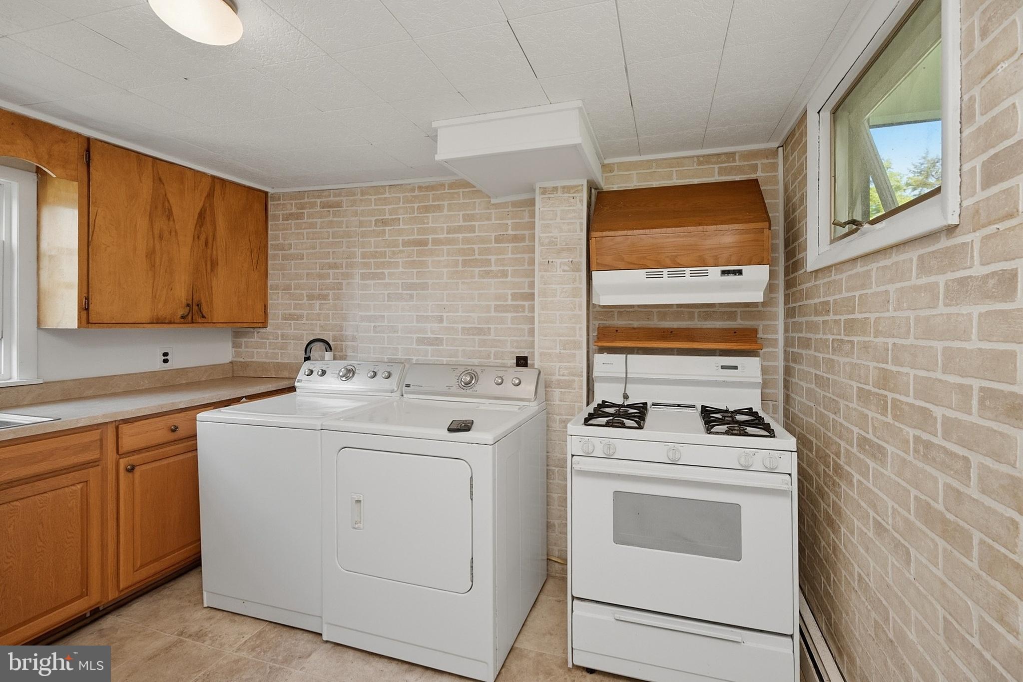 MOUNTAIN LAKE PARK - Residential