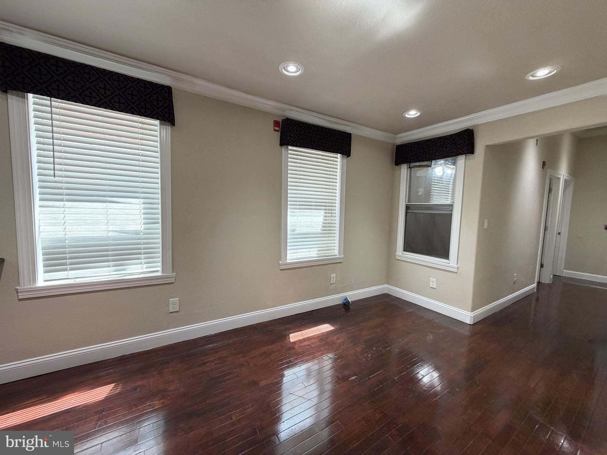 POINT BREEZE - Residential Income