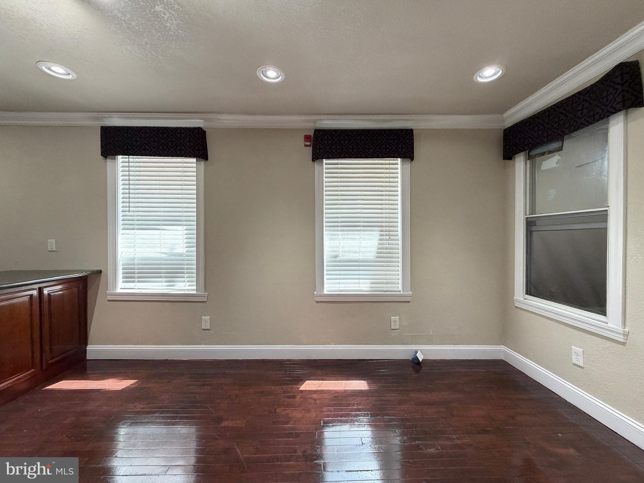 POINT BREEZE - Residential Income