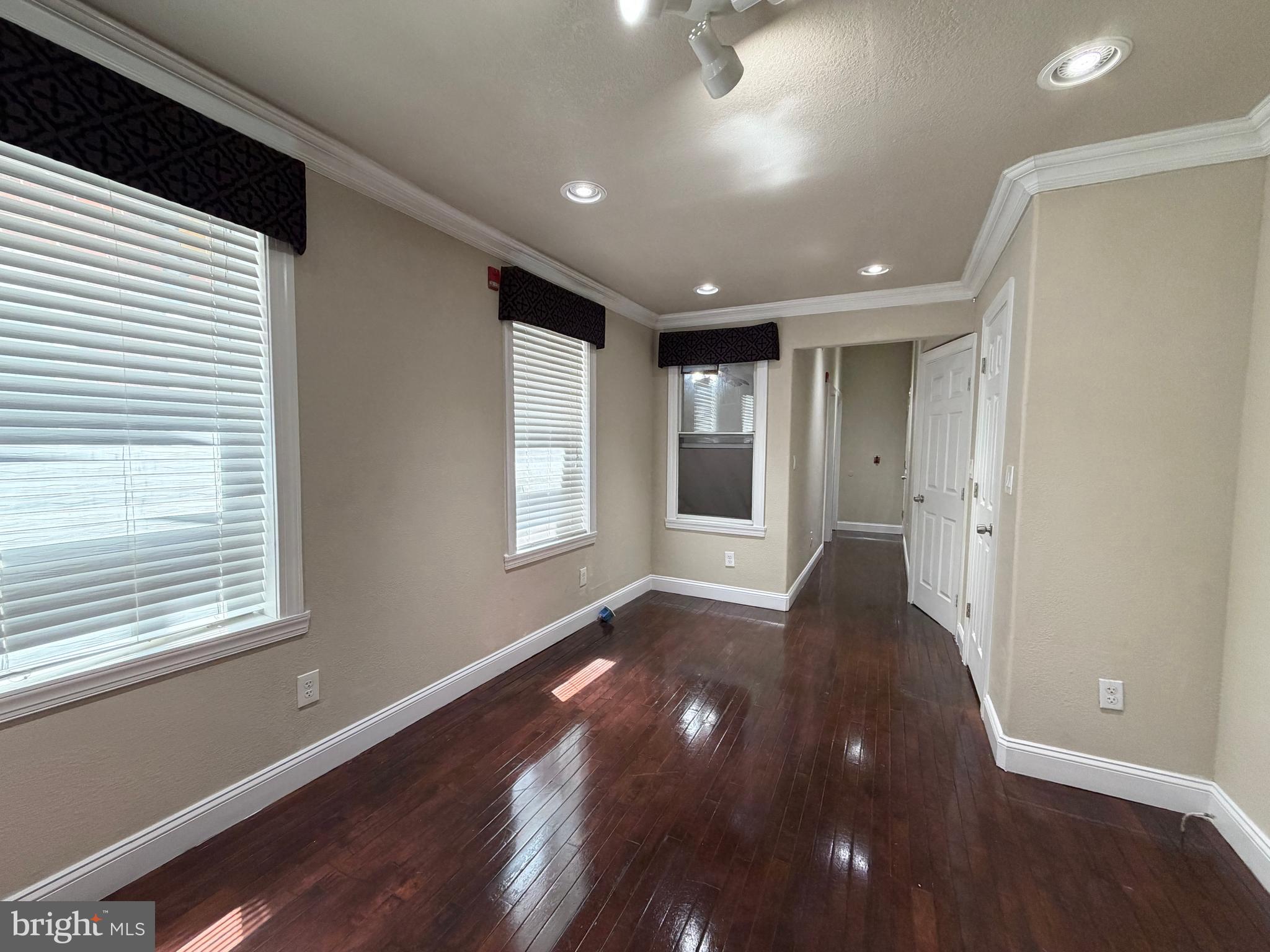 POINT BREEZE - Residential Income