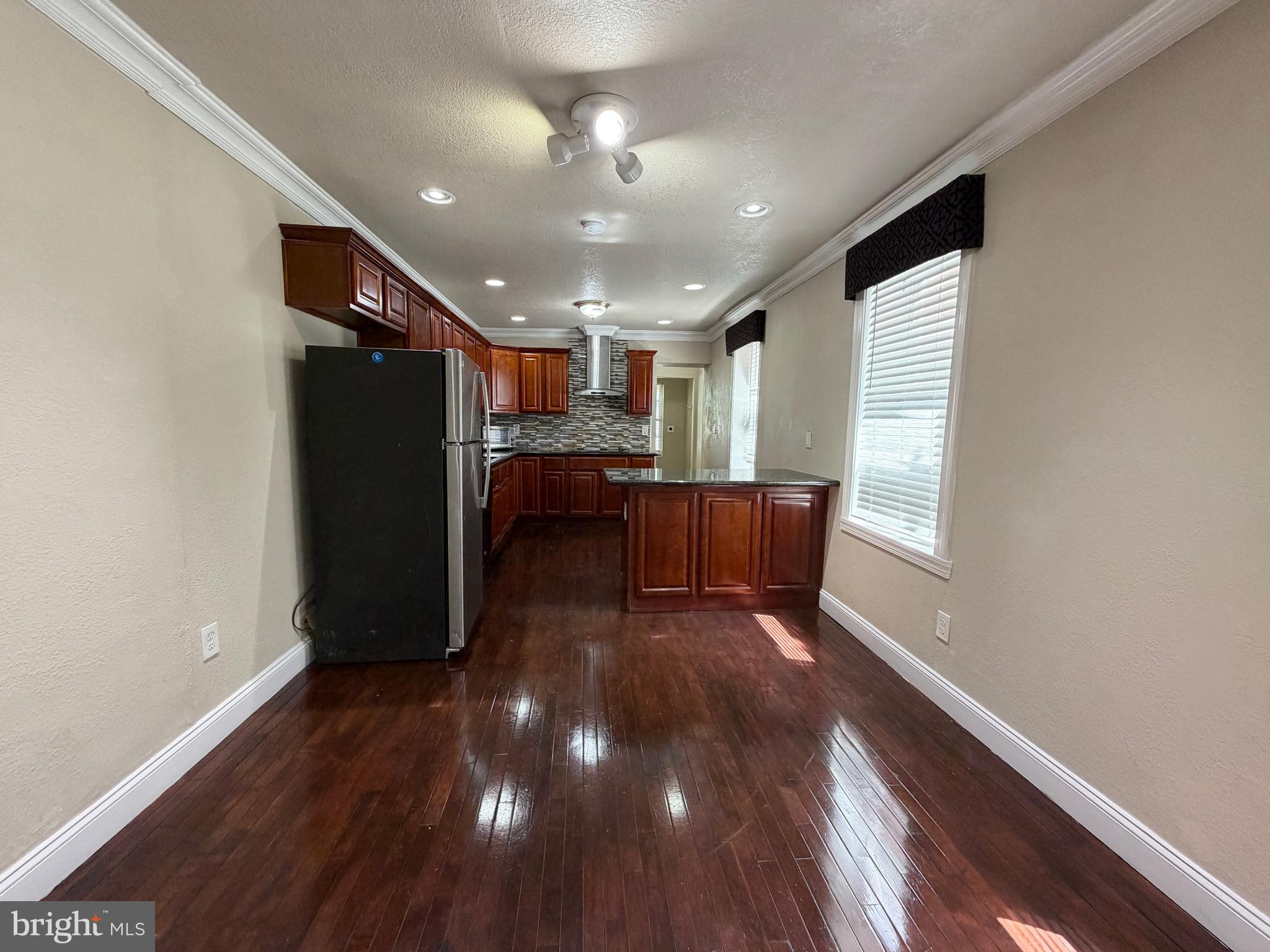 POINT BREEZE - Residential Income