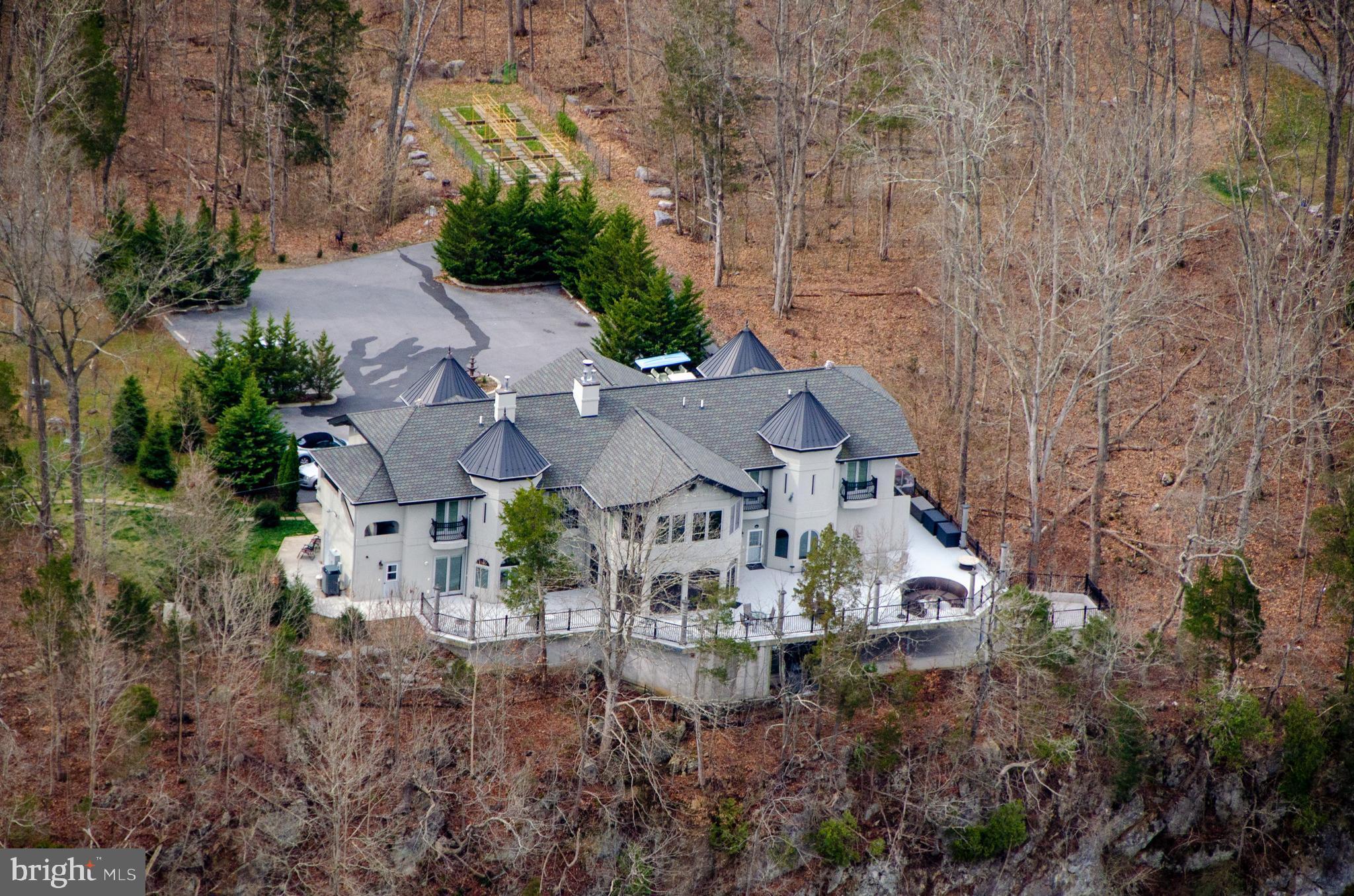 SHEPHERDS COVE - Commercial Sale