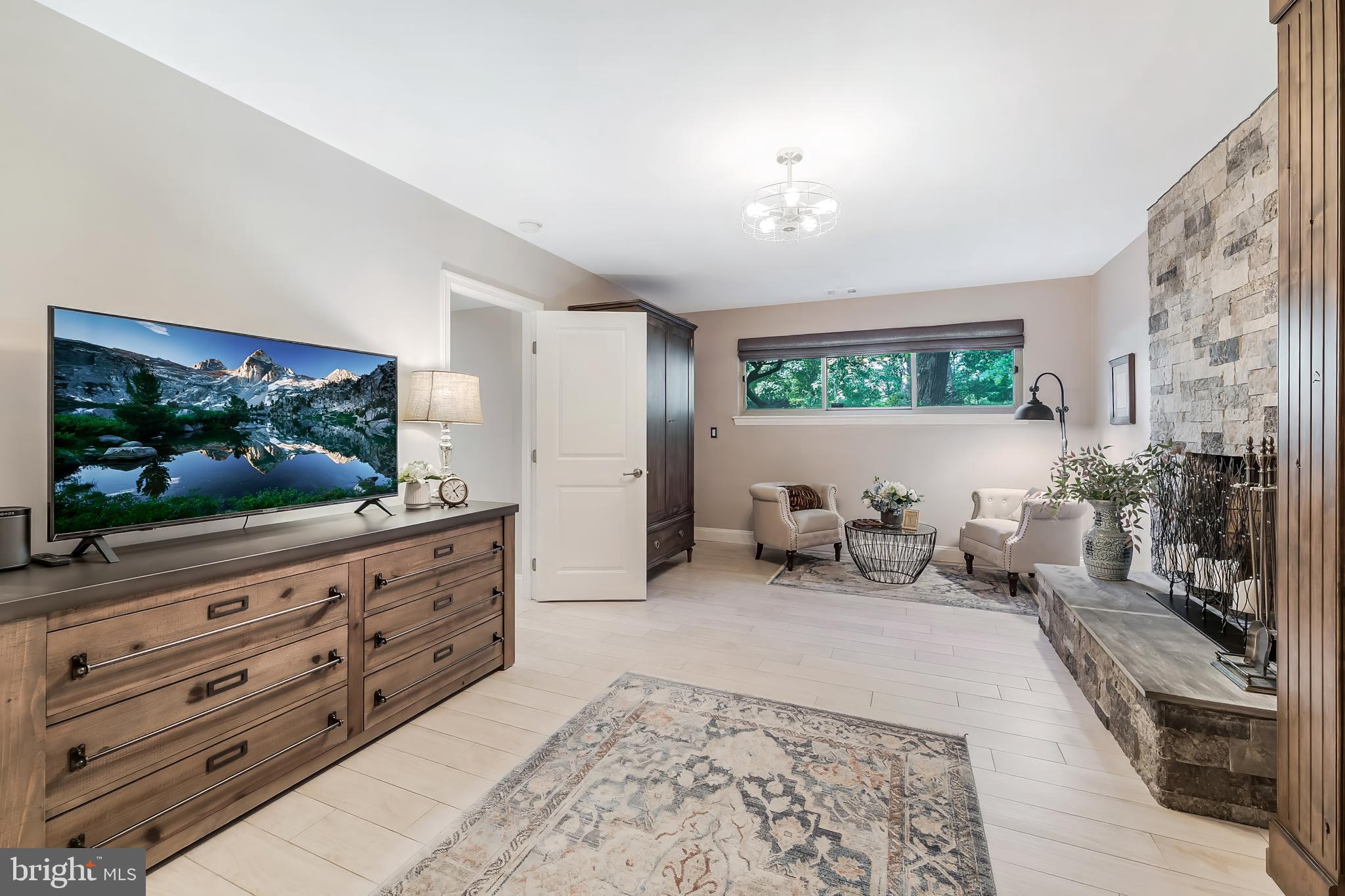 RESTON - Residential