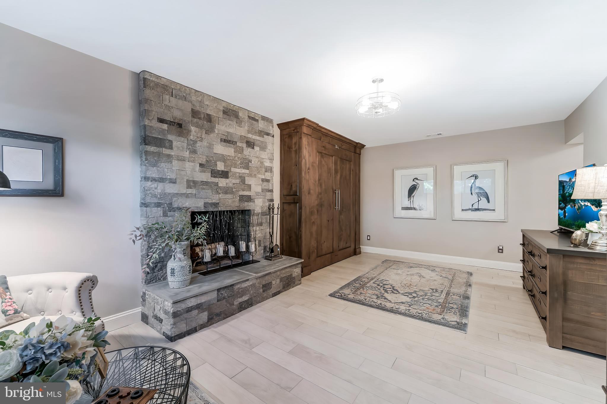 RESTON - Residential