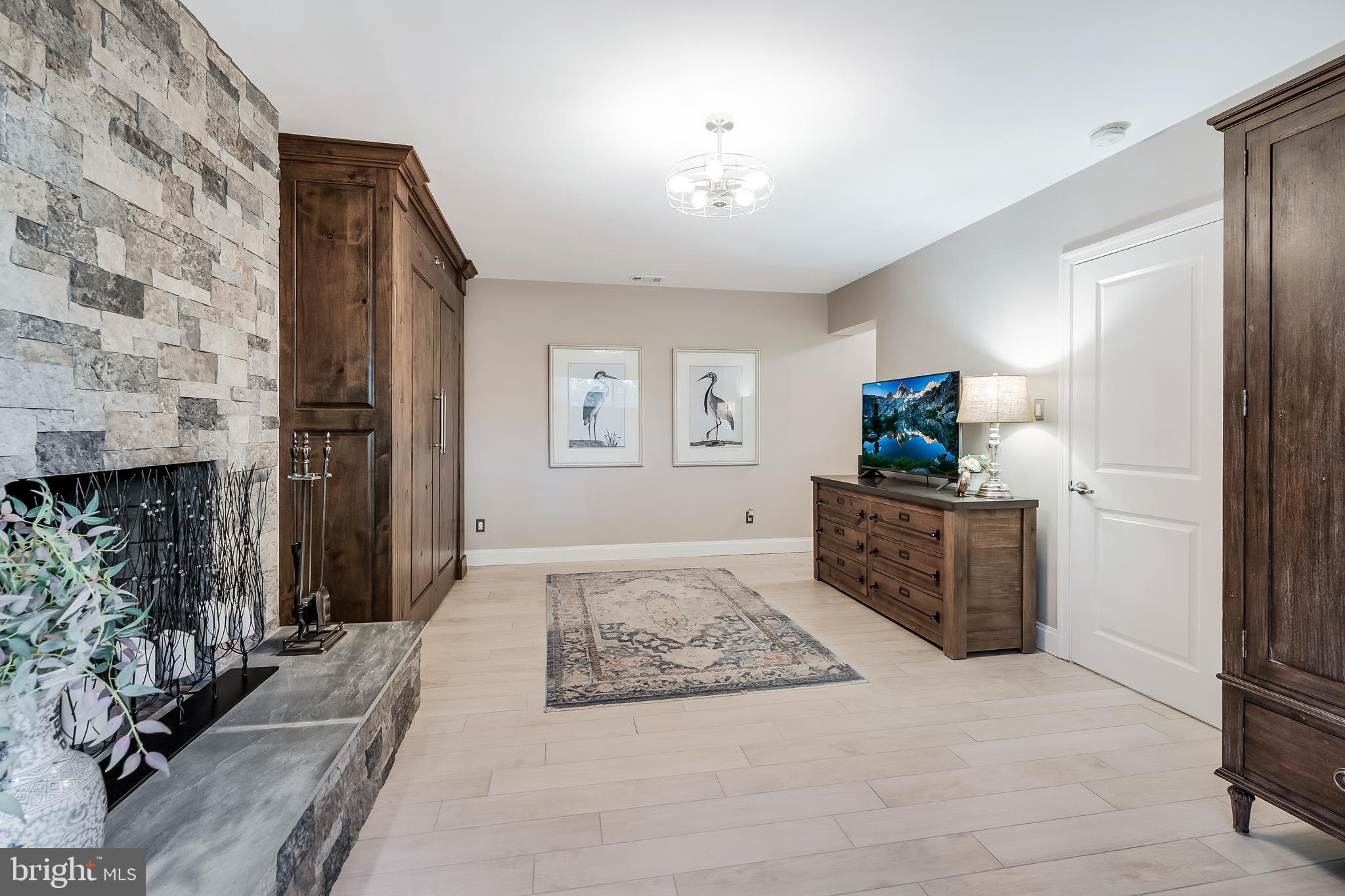 RESTON - Residential